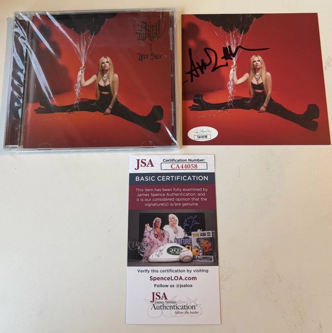 AVRIL LAVIGNE LOVE SUX SIGNED AUTOGRAPHED ART CARD & NEW CD JSA COA CA44058 RARE, изображение 2