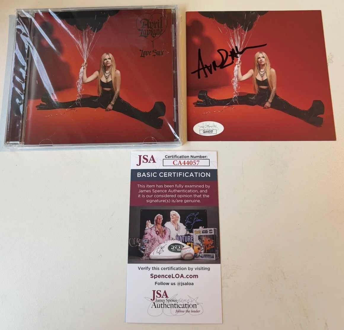 AVRIL LAVIGNE LOVE SUX SIGNED AUTOGRAPHED ART CARD & NEW CD JSA COA CA44057 RARE, изображение 2