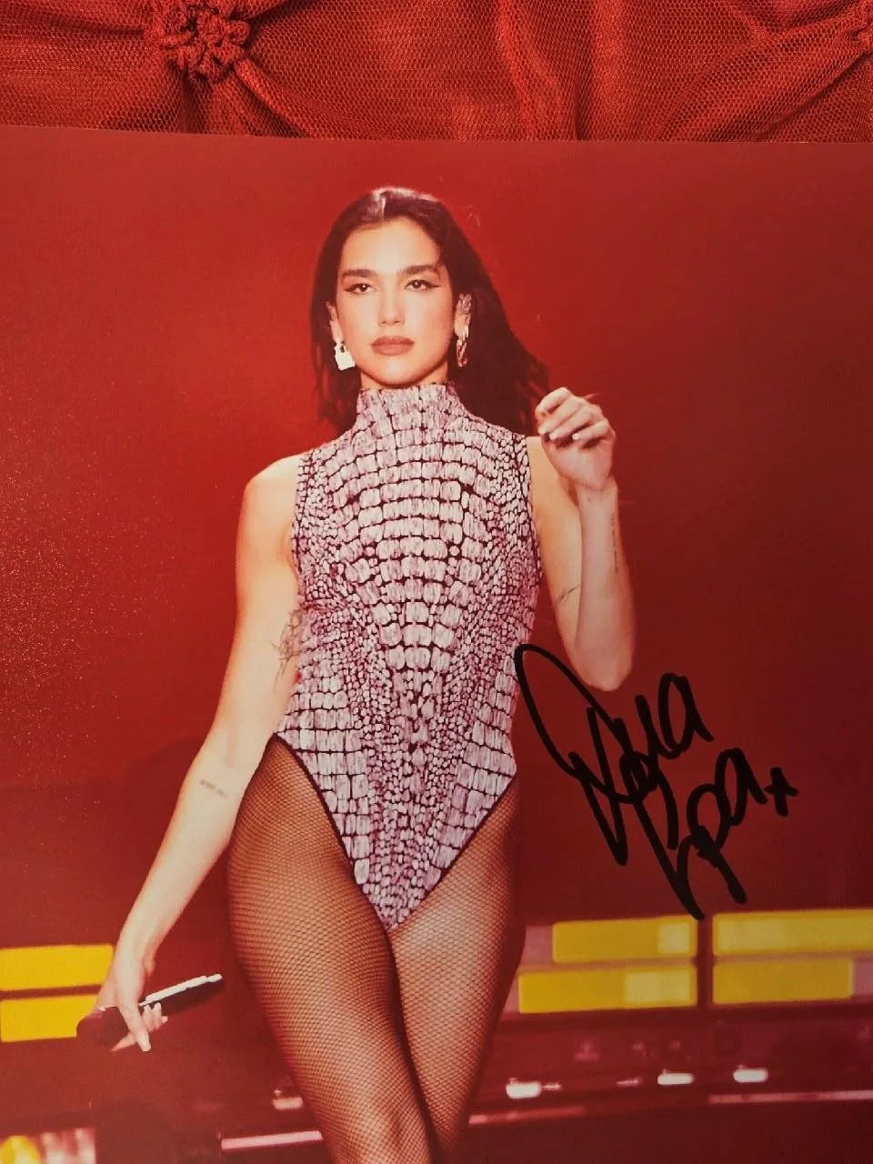 DULA LIPA — DUA LIPA HAND SIGNED AUTOGRAPHED 8X10 PHOTO PICTURE SINGER REAL AUTO SEXY COA, изображение 2