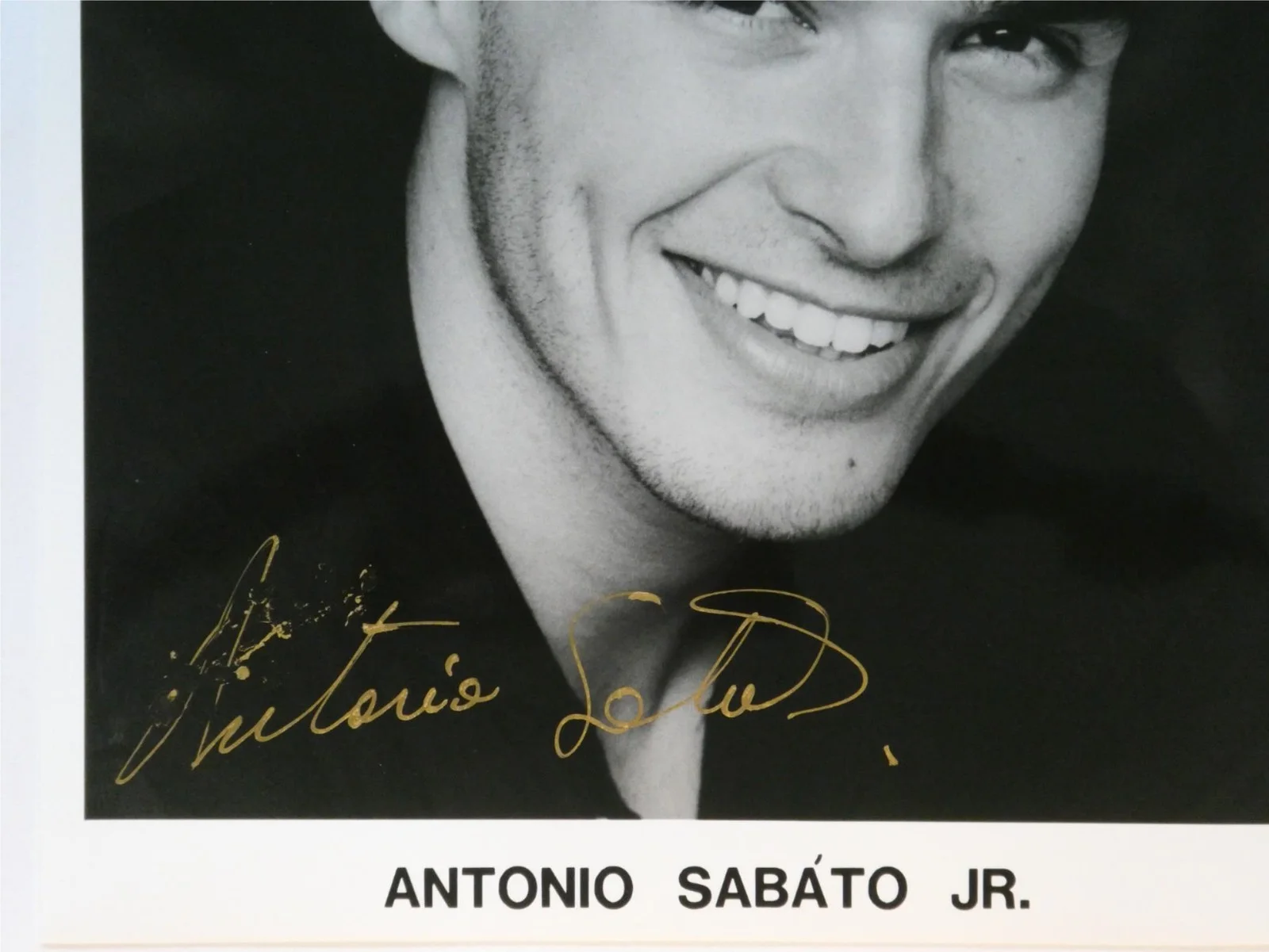 Antonio Sabato Jr — Antonio Sabato Jr Signed B&W 8x10 Photo Autographed, Smeared, изображение 2