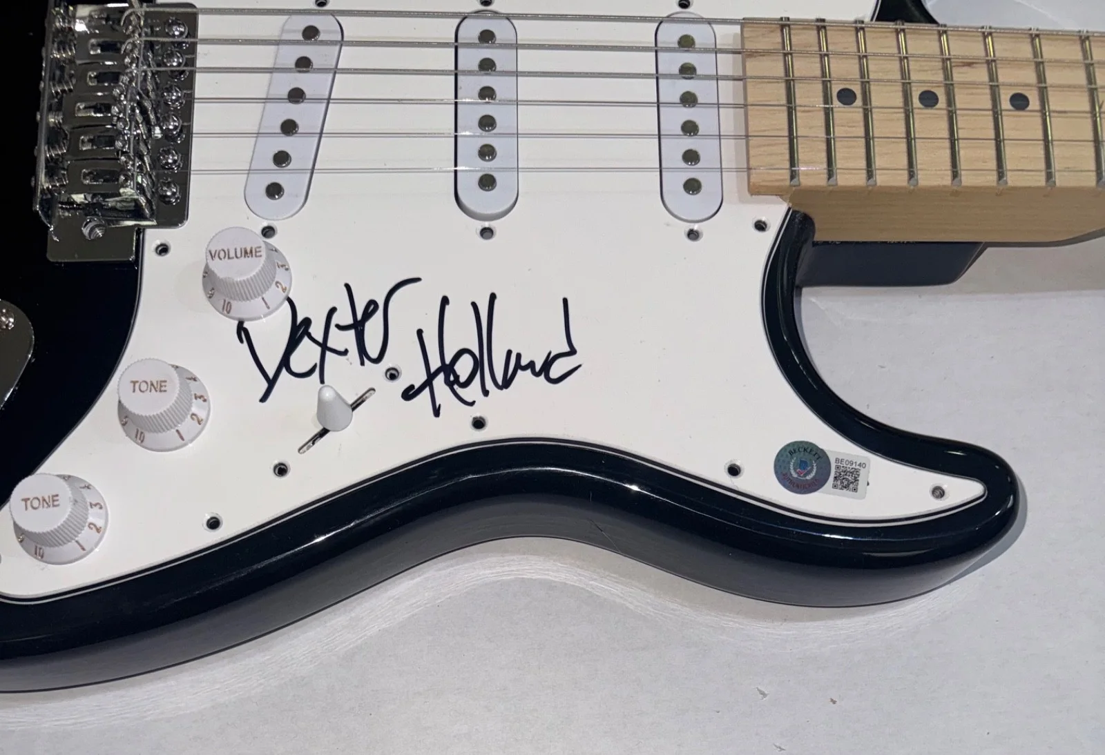 Dexter Holland THE OFFSPRING Signed Autograph Electric Guitar Singer Beckett COA, изображение 3