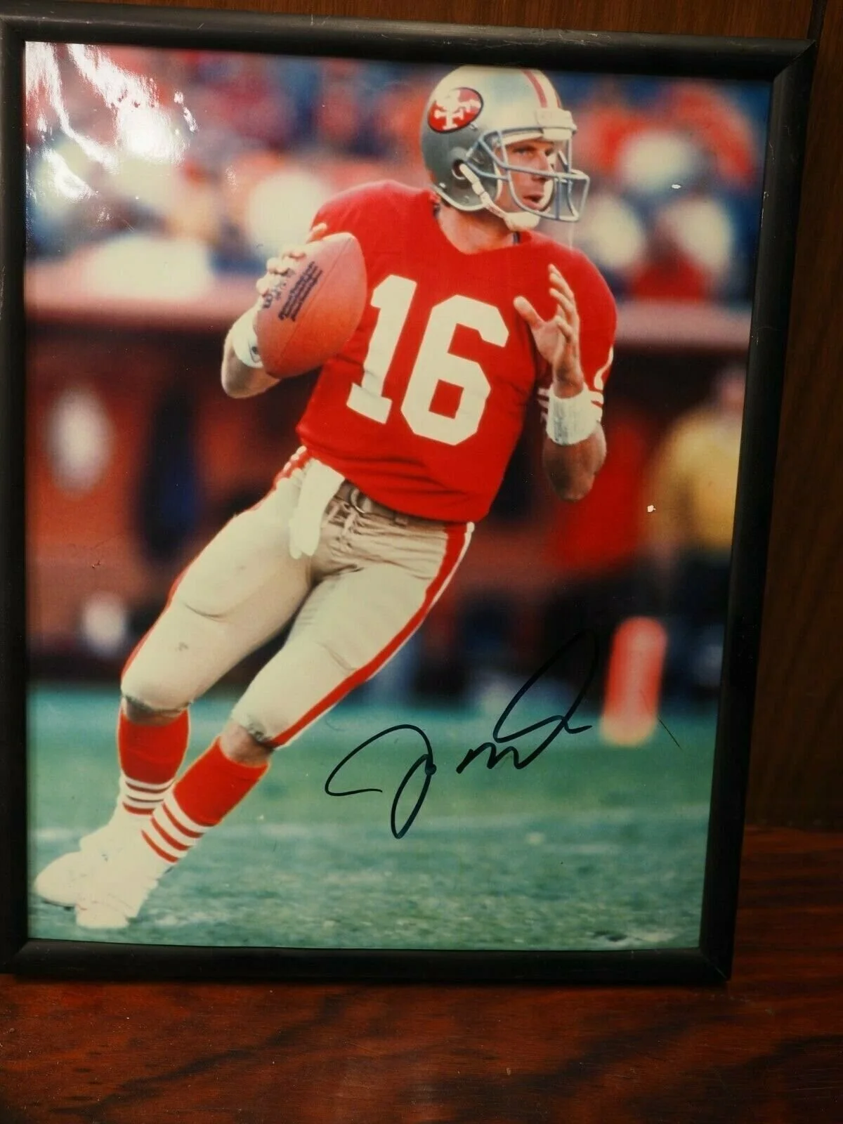 Joe Montana Autographed Color NFL Photo in Frame, изображение 2