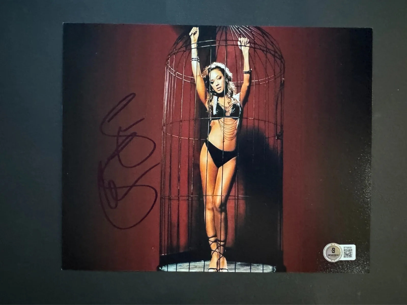 Leah Remini — Leah Remini autographed signed sexy King of Queens 8x10 photo Beckett BAS coa