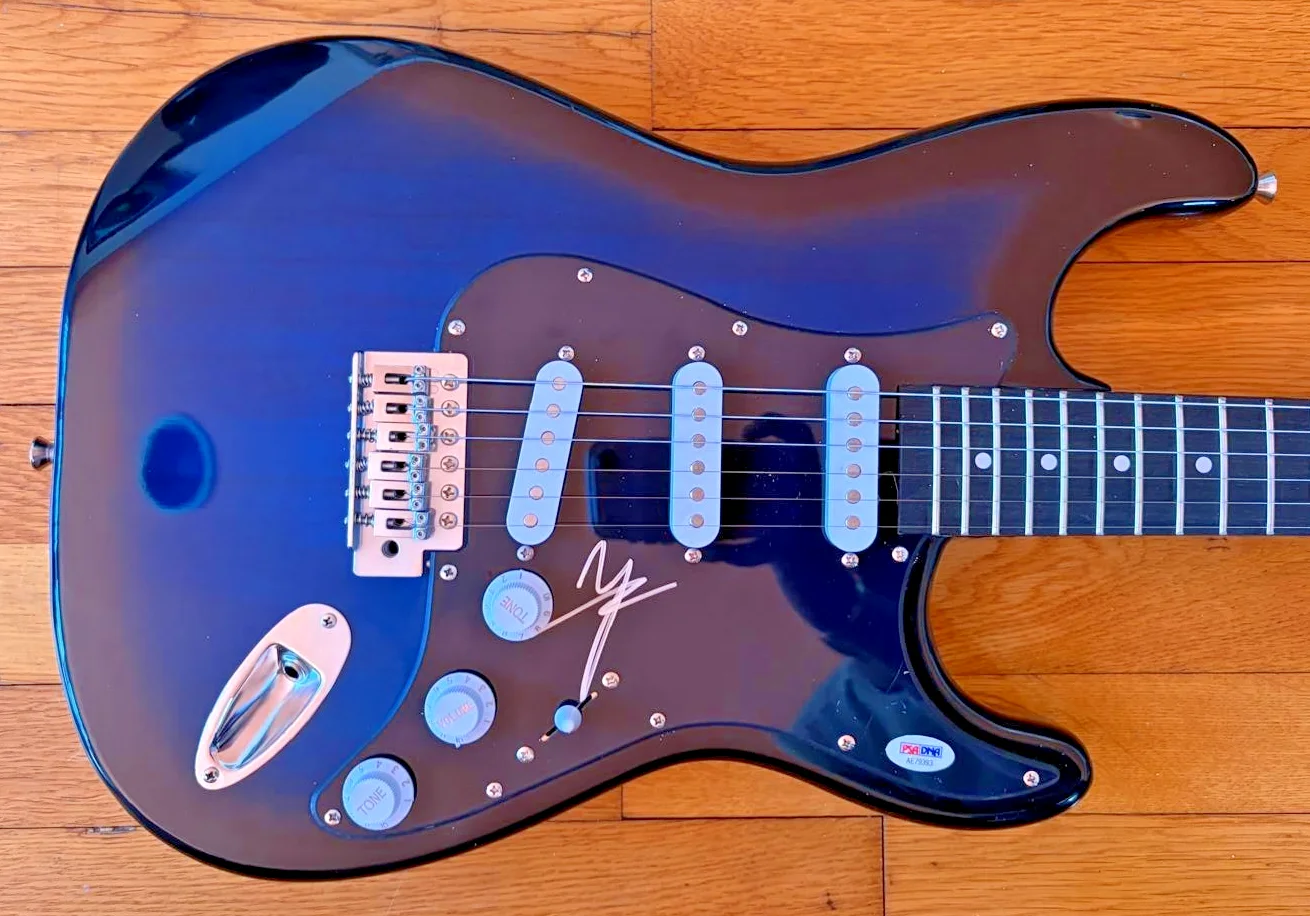 Vince Neil — VINCE NEIL SIGNED STRATOCASTER GUITAR GLAM METAL MOTLEY CRUE SKYLAR'S SONG PSA
