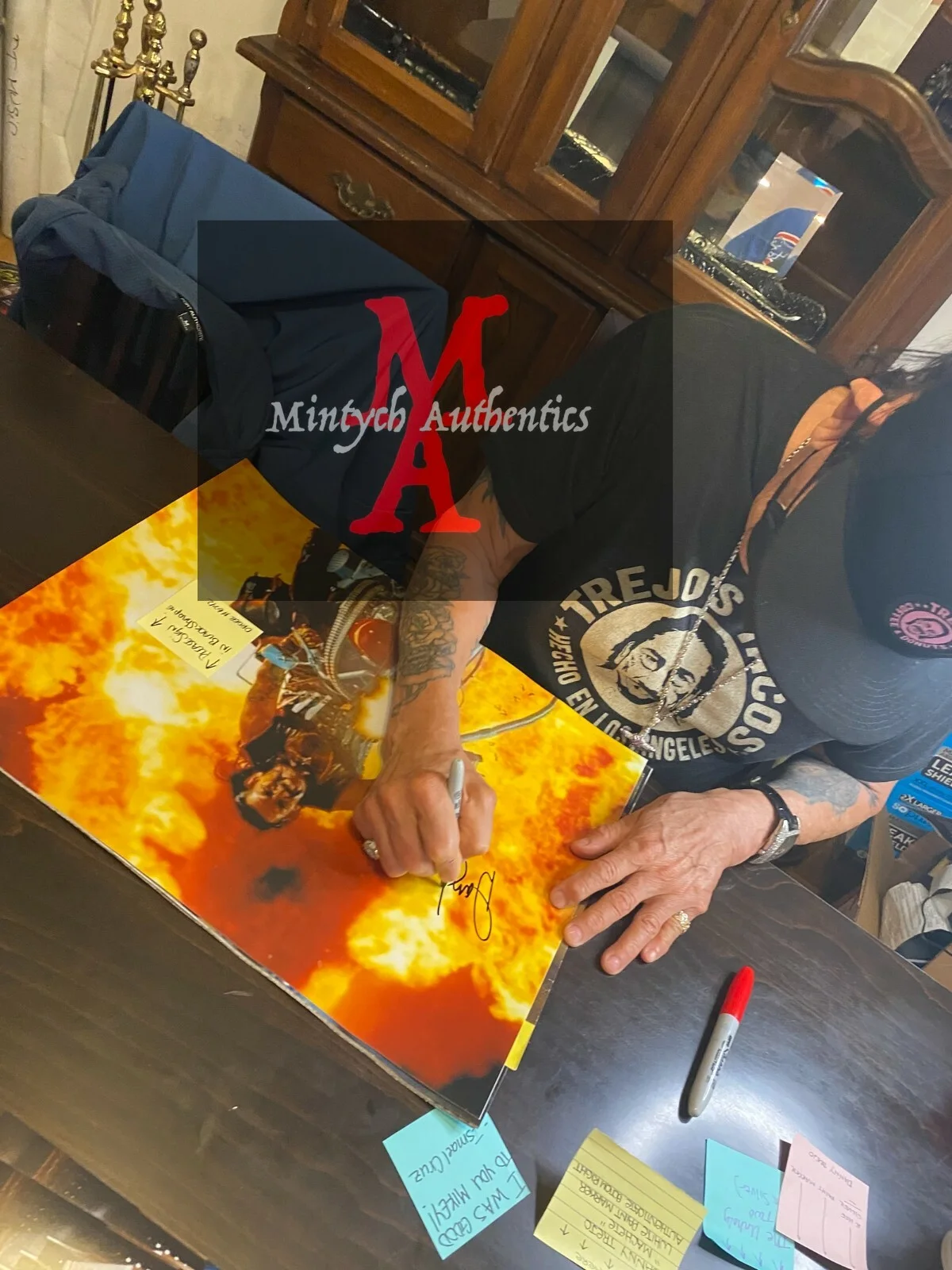 Danny Trejo — Danny Trejo AUTOGRAPHED signed 8x10 photo Machete Beckett COA, изображение 3