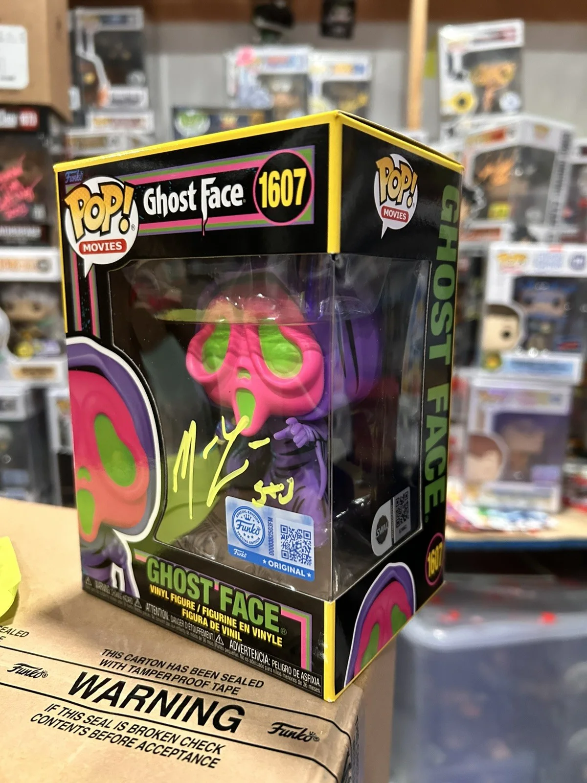 Matthew Lillard — Matthew Lillard Signed Funko #1607 Ghost Face (Scream) - Blacklight reactive, изображение 2