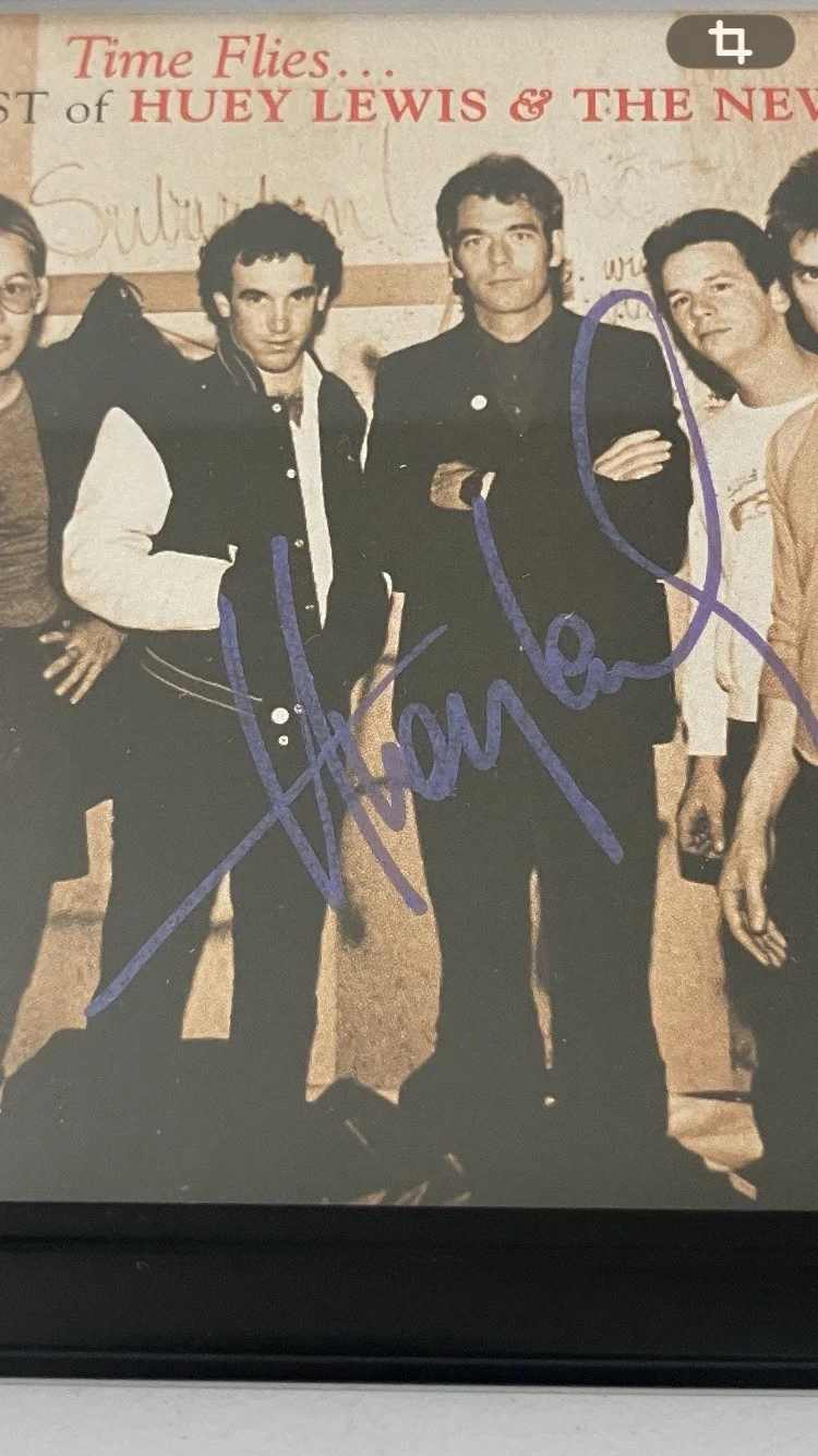 HUEY LEWIS SIGNED/AUTOGRAPHED CD COVER FRAMED WITH COA, изображение 2