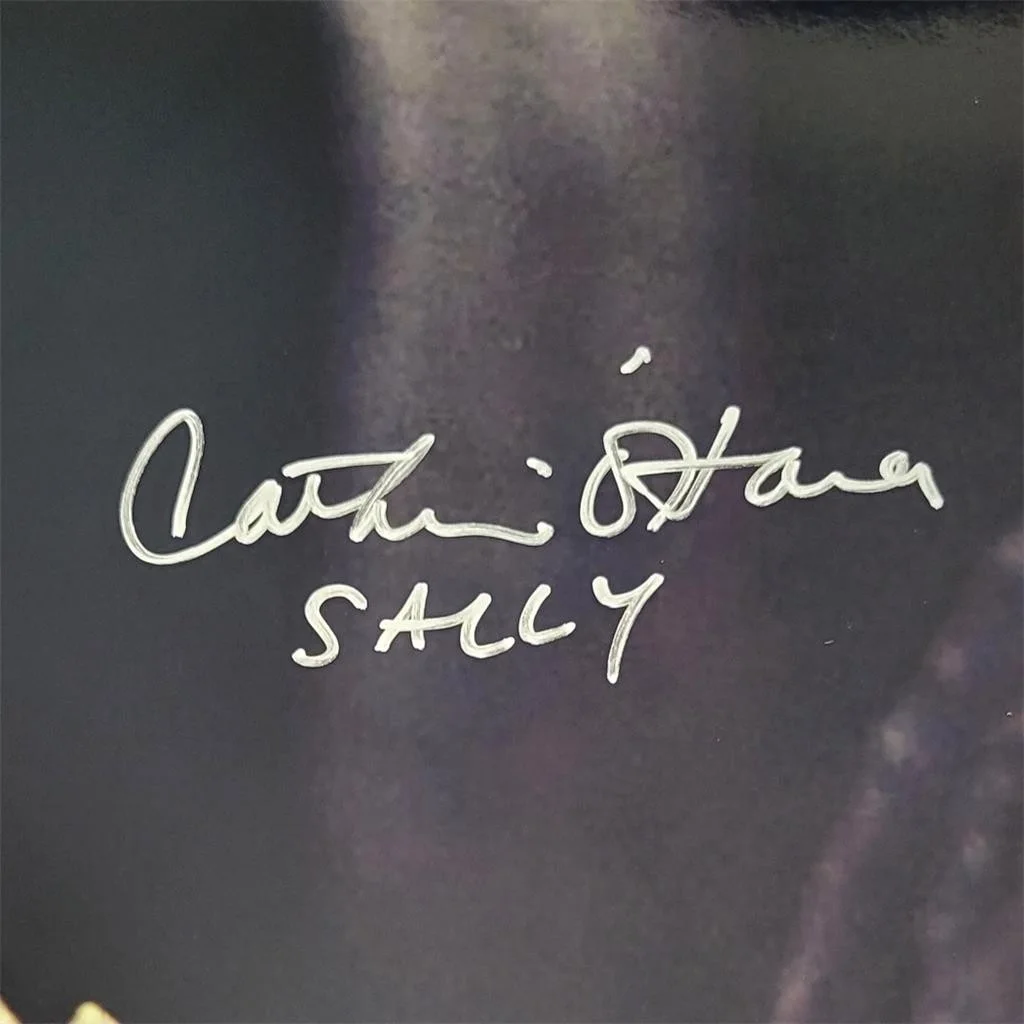 Catherine O'Hara — Catherine O'Hara Signed "Sally" Nightmare Before Christmas 16x20 Photo auto JSA, изображение 2