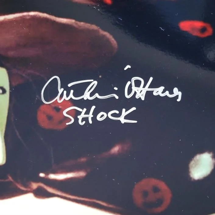 Catherine O'Hara — Catherine O'Hara Signed "Shock" Nightmare Before Christmas 16x20 Photo auto JSA, изображение 2
