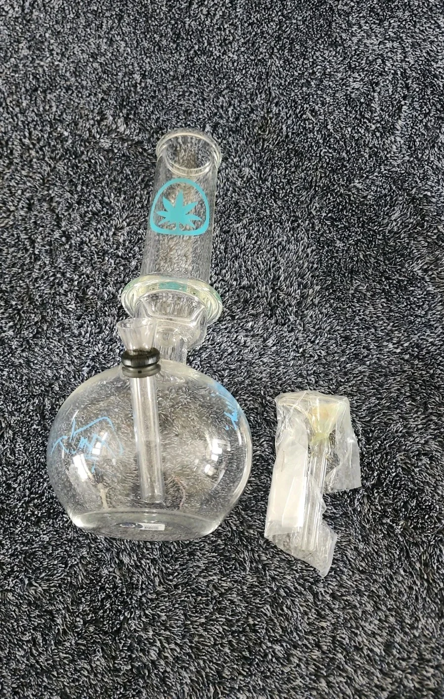Cheech, Chong — Cheech & Chong Hand Signed 10in Glass Bong / COA - Dual Signature, image 2