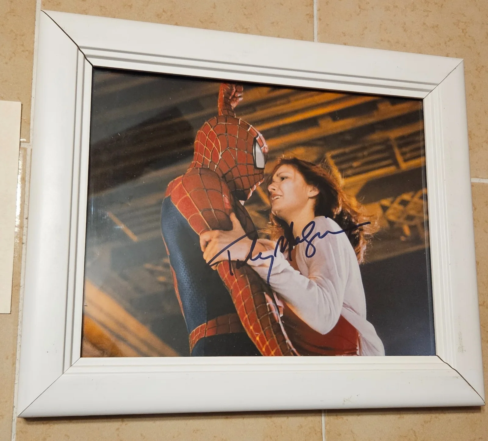 Tobey Maguire — tobey maguire signed spiderman photo, image 3