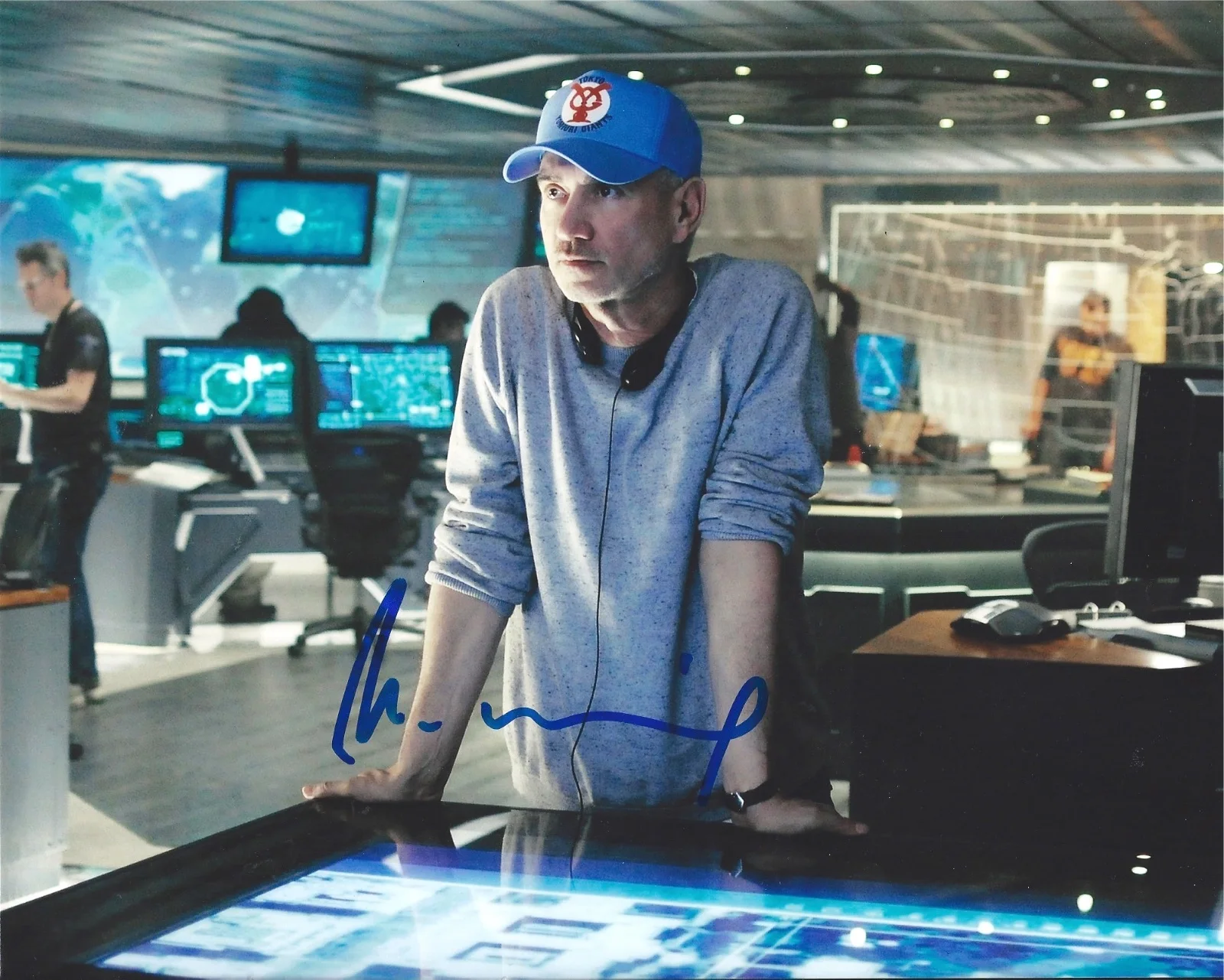 Roland Emmerich — Director Roland Emmerich signed Independence Day 8x10 photo. Proof. Resurgence