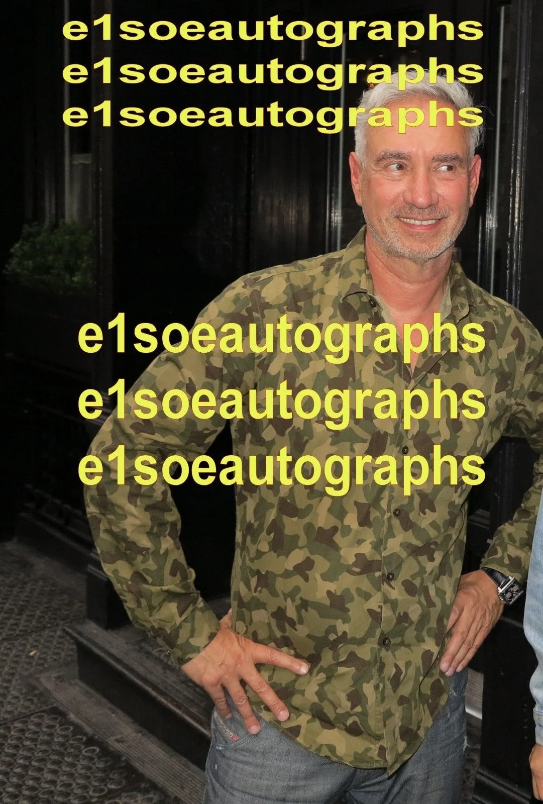 Roland Emmerich — Director Roland Emmerich signed White House Down 8x10 photo - Proof - 2012, image 2
