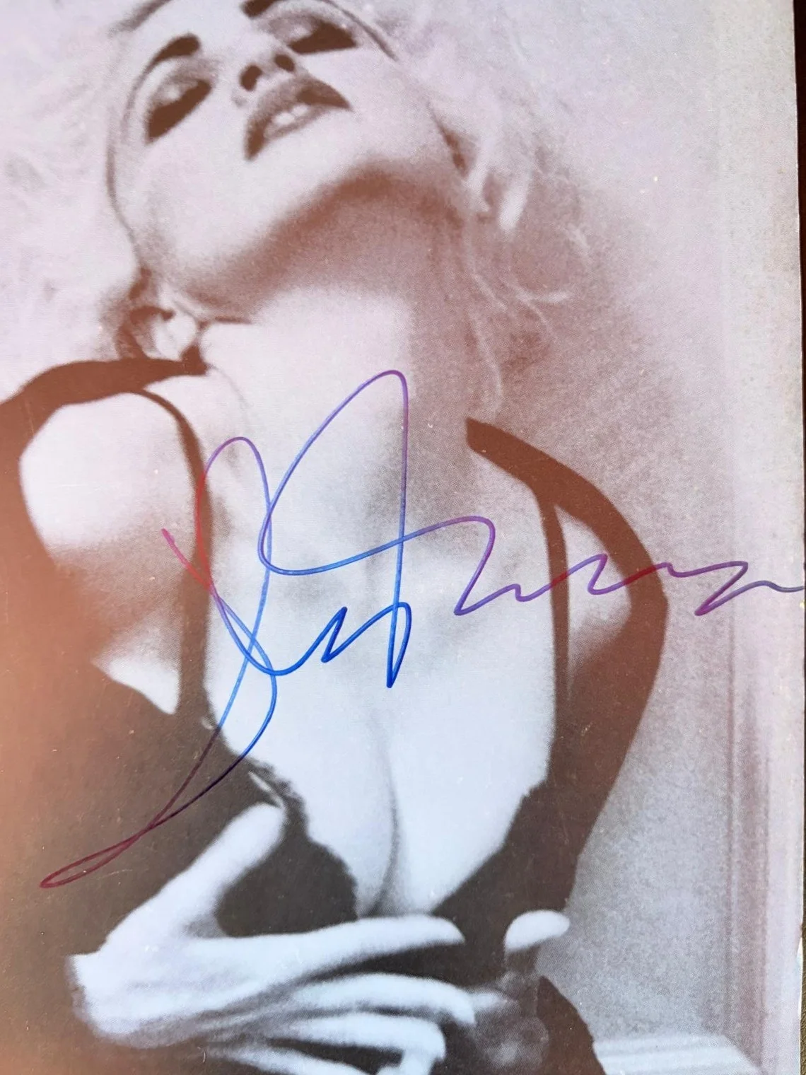Madonna — MADONNA SIGNED AUTOGRAPHED SONG BOOK RESCUE ME RECORDS MUSIC PSA B, изображение 2