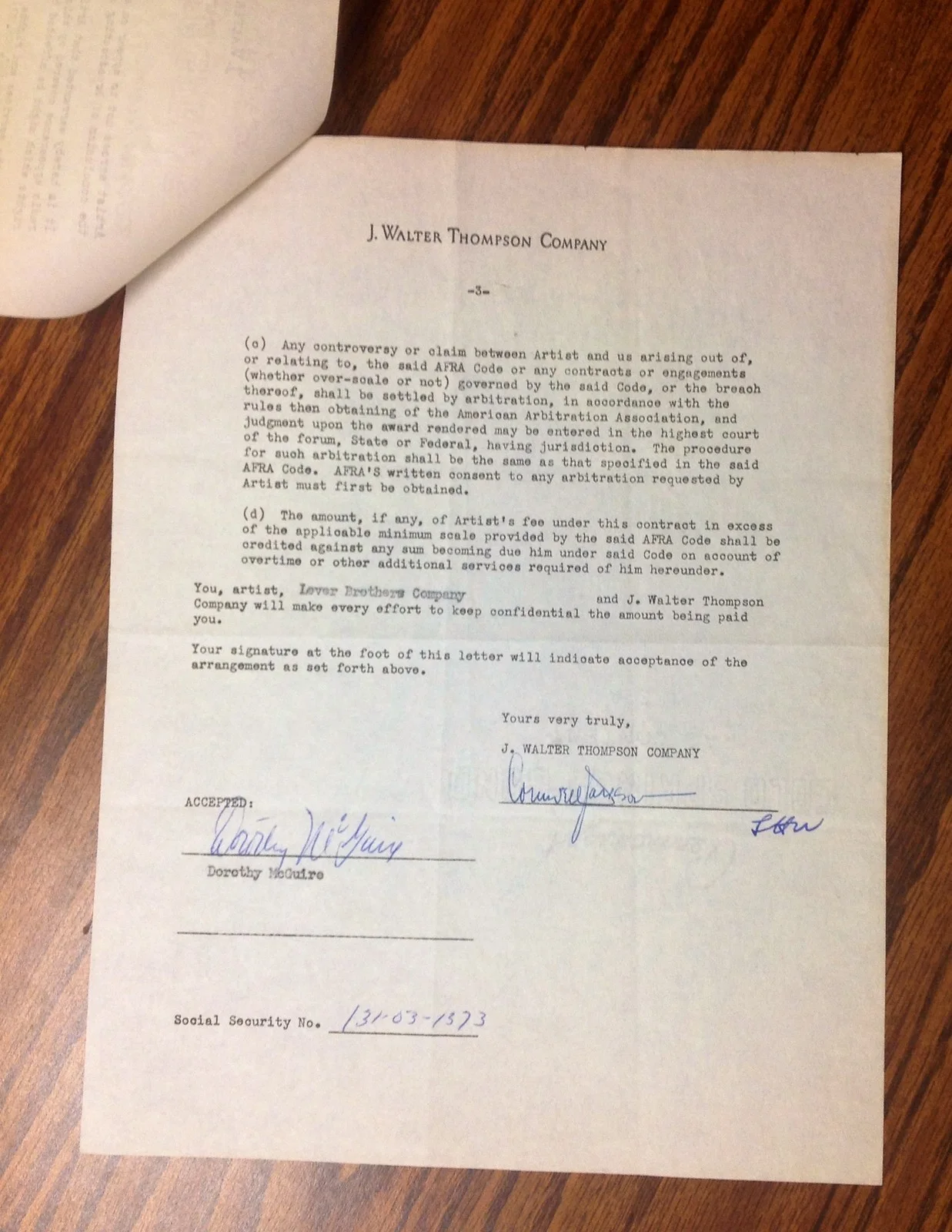DOROTHY MCGUIRE signed contract and two autographed cards collection., image 3