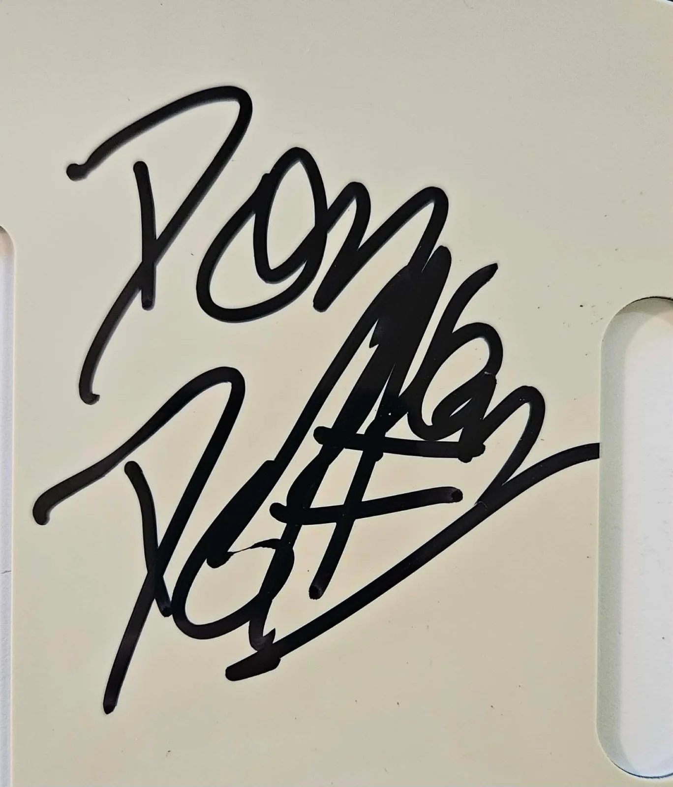 Don Dokken — DON DOKKEN SIGNED PICKGUARD RARE DOKKEN AUTO BECKETT BAS BH006541 PROOF, изображение 2