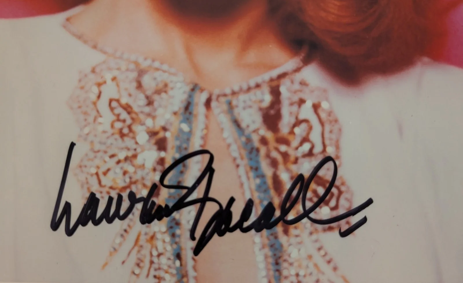 Lauren Bacall — The Beautiful Lauren Bacall Signed Autographed Photo 8/10, изображение 2