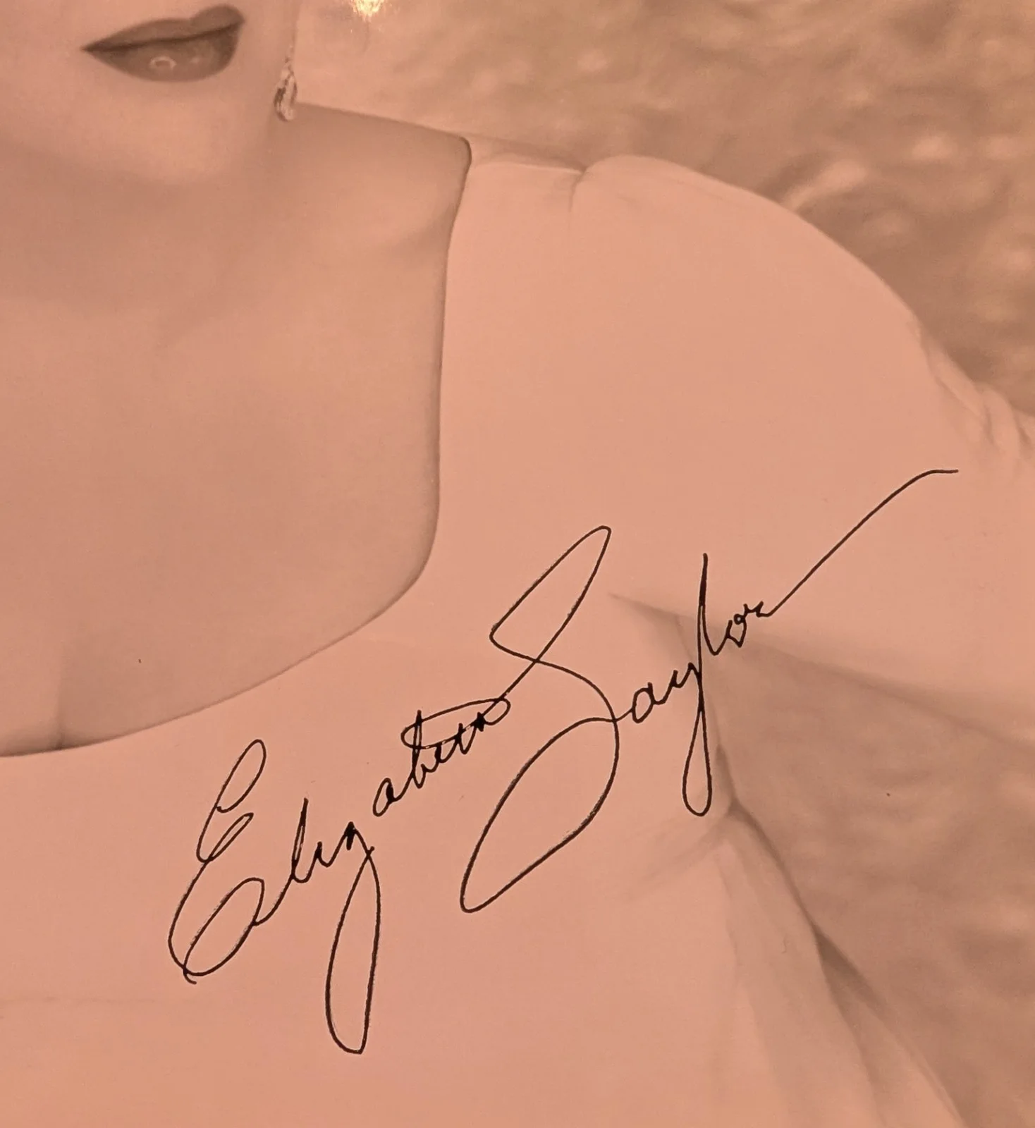 Elizabeth Taylor — The Beautiful Elizabeth Taylor Signed Autographed Photo 8/10, изображение 2