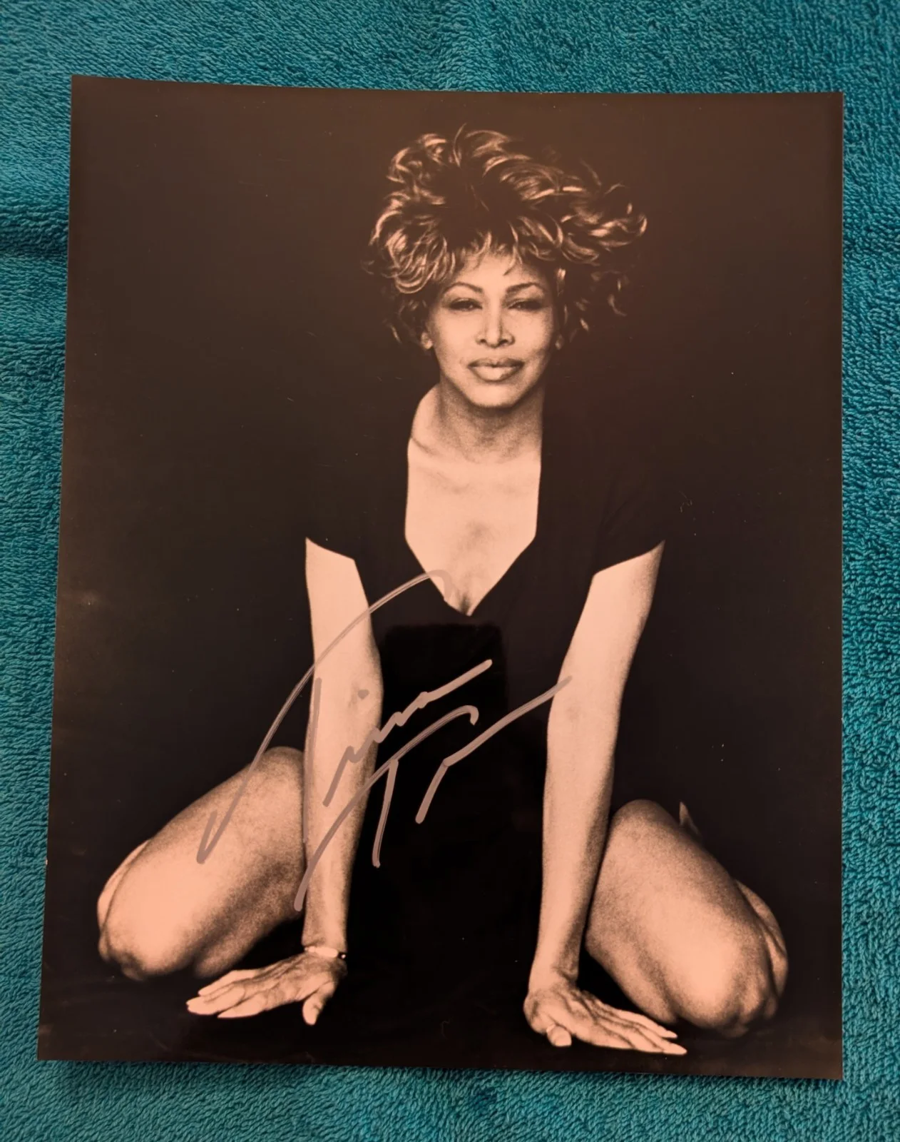 Tina Turner — Tina Turner Signed Autographed Photo 8/10 At A Younger Age