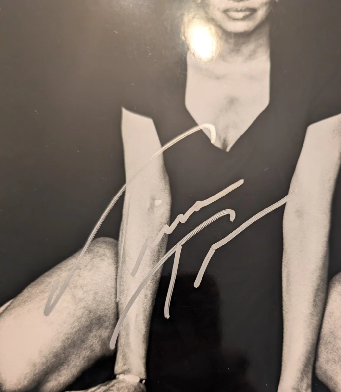 Tina Turner — Tina Turner Signed Autographed Photo 8/10 At A Younger Age, image 2