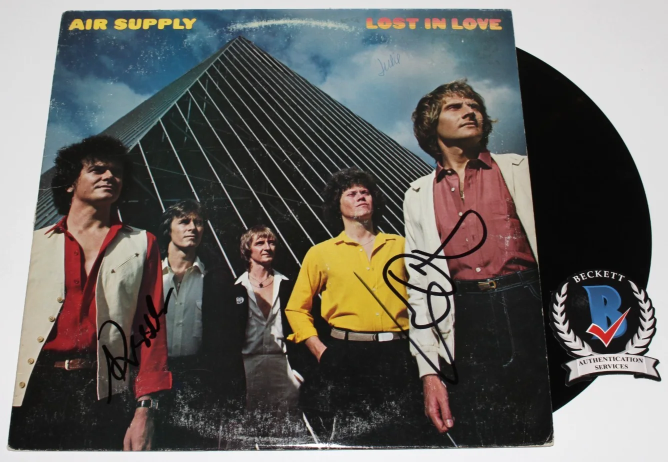 AIR SUPPLY BAND SIGNED 'LOST IN LOVE' ALBUM LP VINYL RECORD BECKETT BAS COA, изображение 2