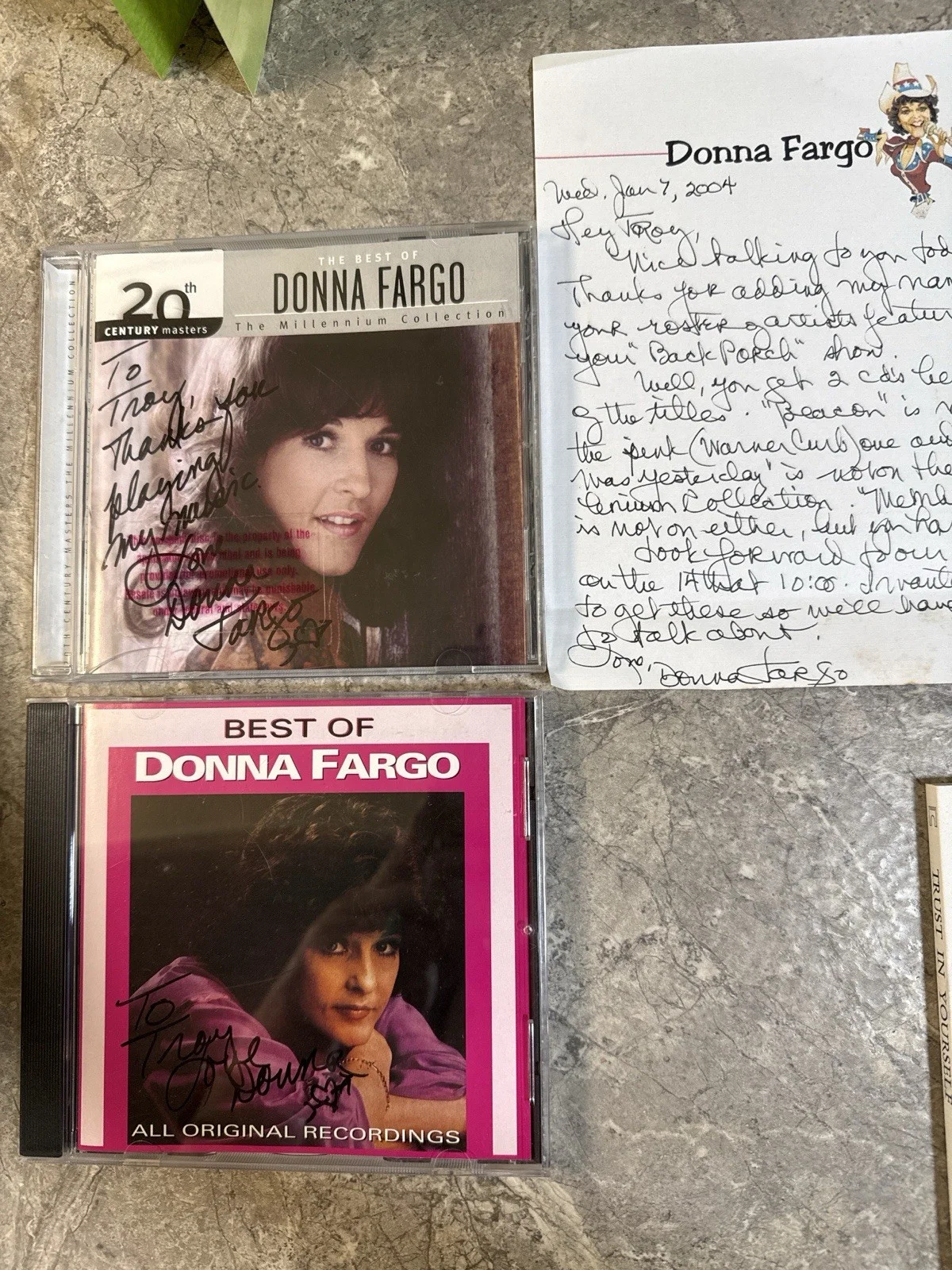 Donna Fargo Autograph Lot Signed Books CDs + Handwritten Letter Provenance, изображение 2
