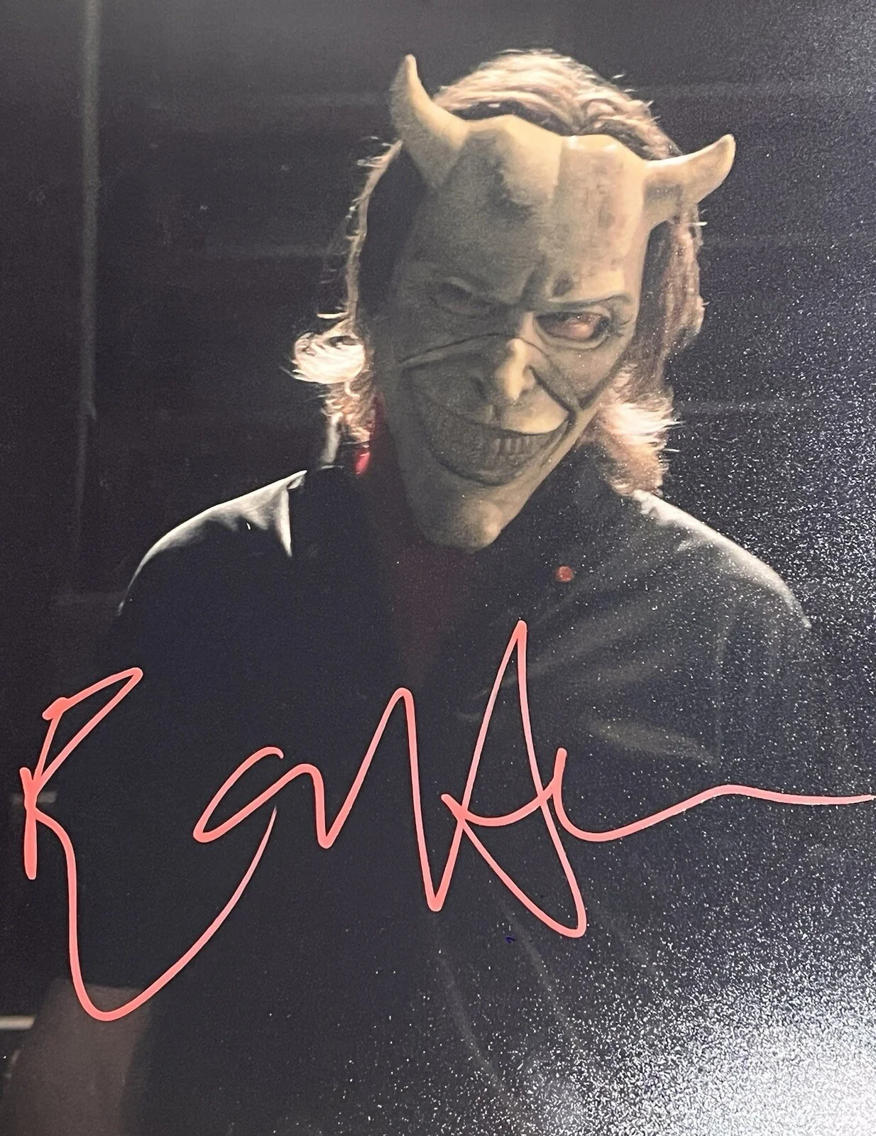 Ethan Hawke — ETHAN HAWKE THE BLACK PHONE SIGNED 11x14 PHOTO BECKETT COA BN92330, image 2