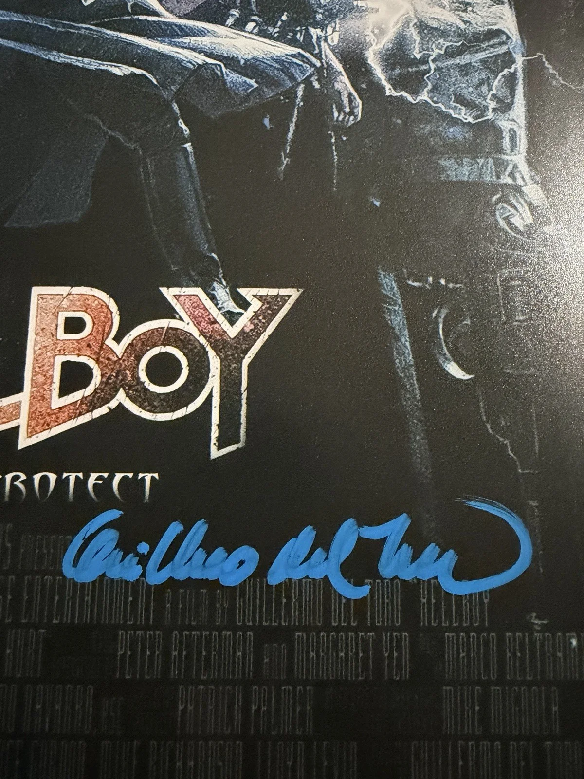 Guillermo Del Toro — GUILLERMO DEL TORO SIGNED AUTOGRAPH 12x18 HELLBOY PHOTO BECKETT-A, изображение 2