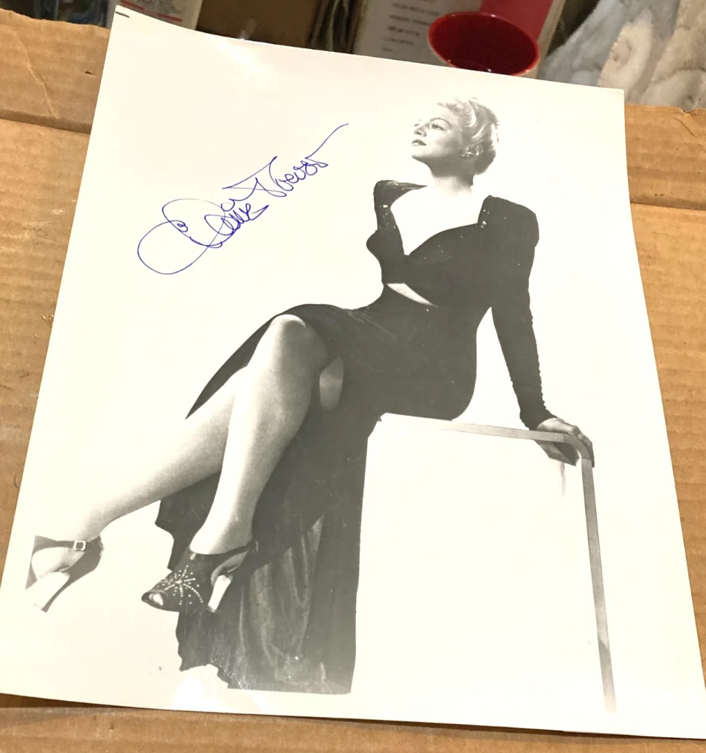 CLAIRE TREVOR — CLAIRE TREVOR signed autographs 8x10 color Photo CERT.