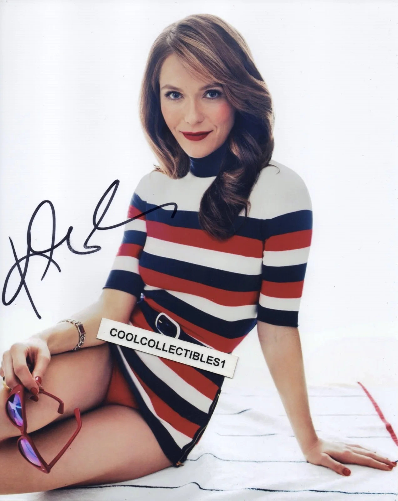 KATIE ASELTON — KATIE ASELTON "THE LEAGUE" IN PERSON SIGNED 8X10 COLOR PHOTO 3 COA