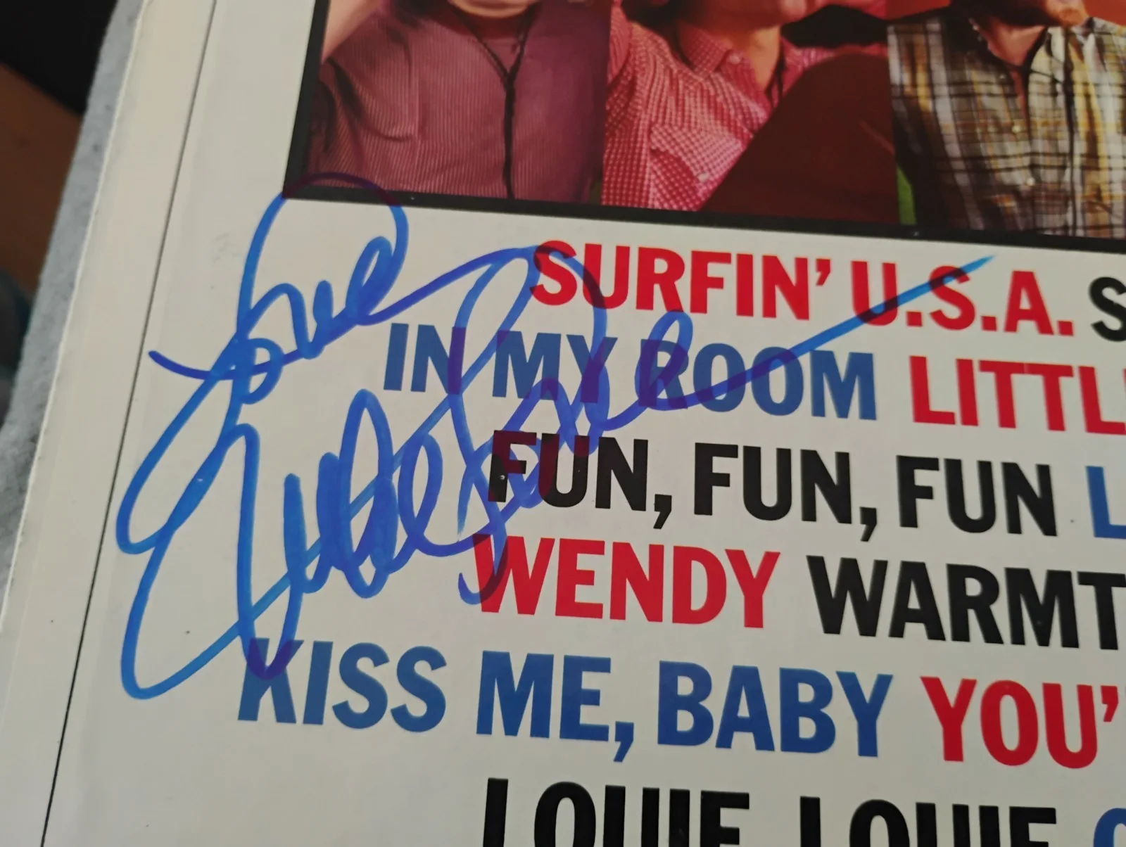 MIKE LOVE BEACH BOYS SIGNED AUTOGRAPH BEST OF THE BEACH BOYS ALBUM VINYL RECORD, изображение 2