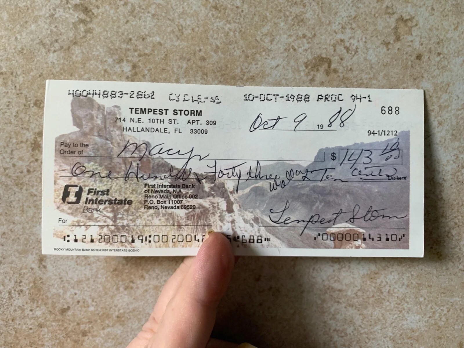 Tempest Storm — TEMPEST STORM burlesque star hand written signed checks autograph, image 4