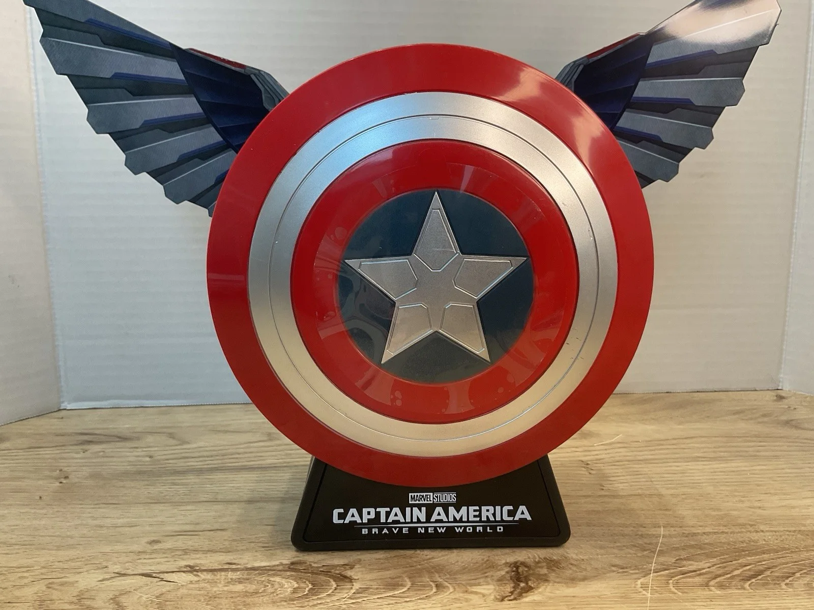 Captain America: Brave New World Winged Shield Popcorn Bucket Limited Edition, изображение 2