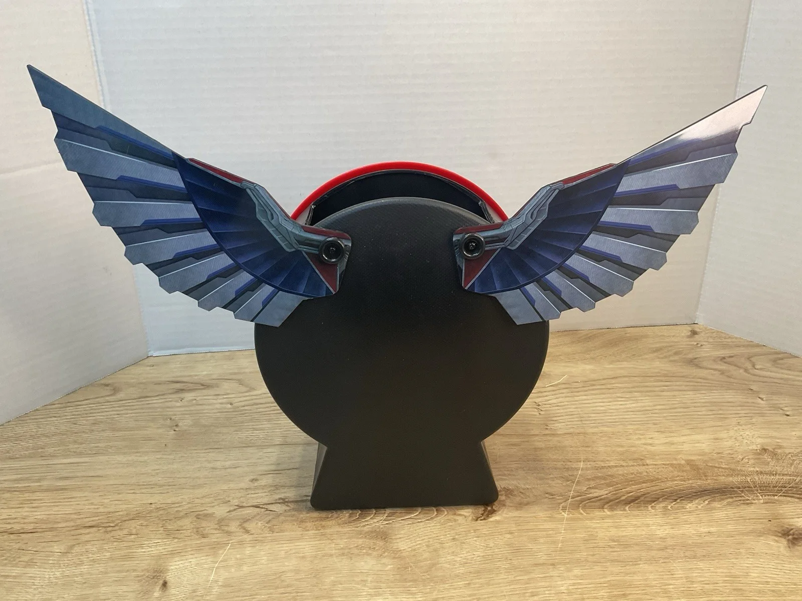 Captain America: Brave New World Winged Shield Popcorn Bucket Limited Edition, изображение 3