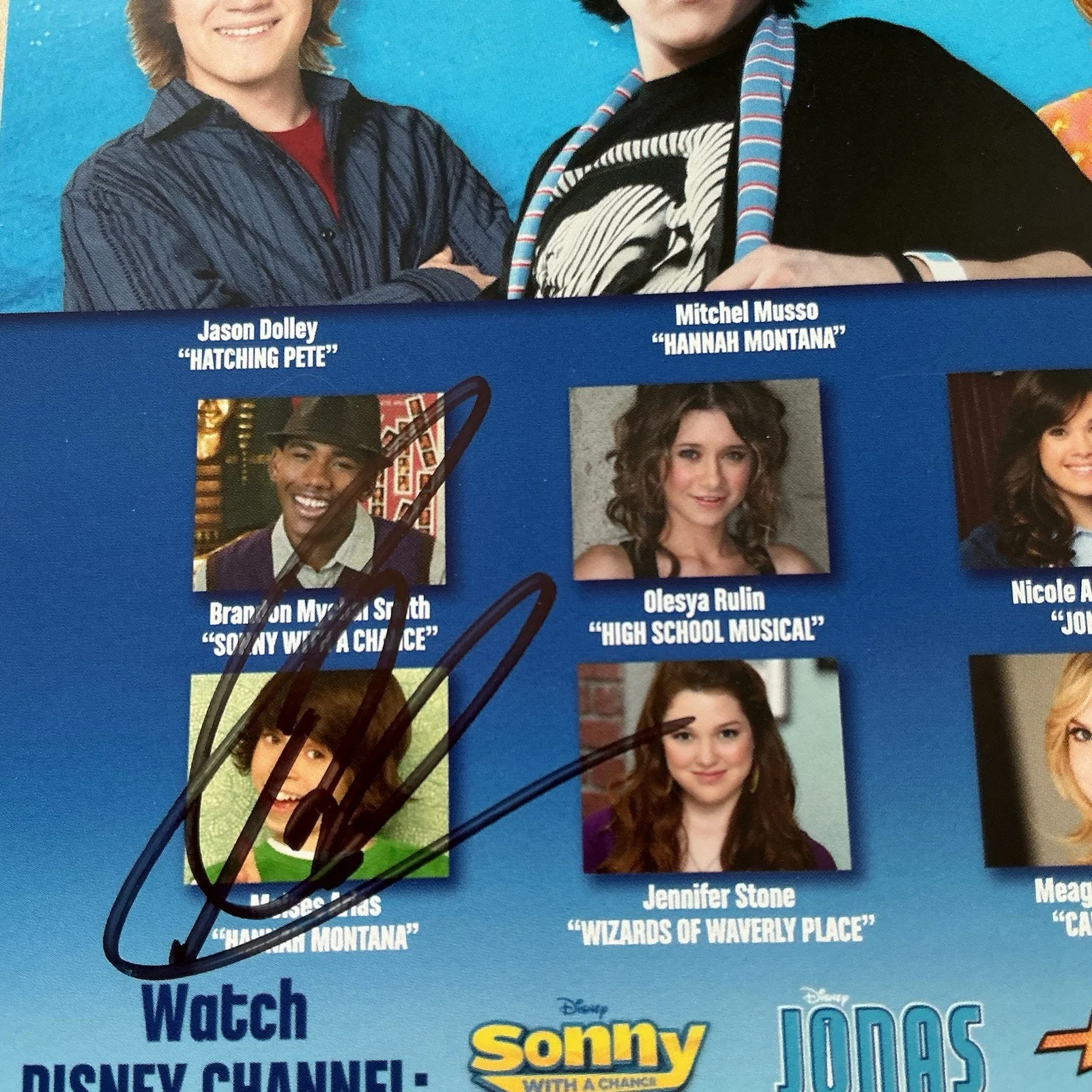 moises arias, Tiffany Thinton, Doug Brochu, Roshon Fegan — RARE Signed Disney Channel 2009 Summer at Sea 8x10 Moises Arias Doug Brochure, изображение 2