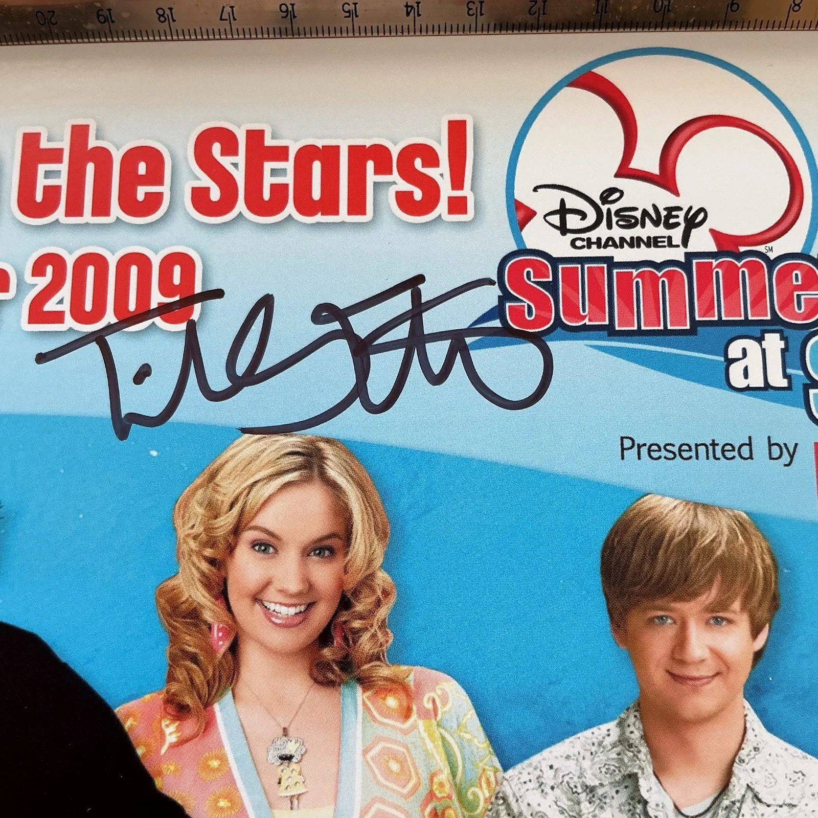 moises arias, Tiffany Thinton, Doug Brochu, Roshon Fegan — RARE Signed Disney Channel 2009 Summer at Sea 8x10 Moises Arias Doug Brochure, изображение 3