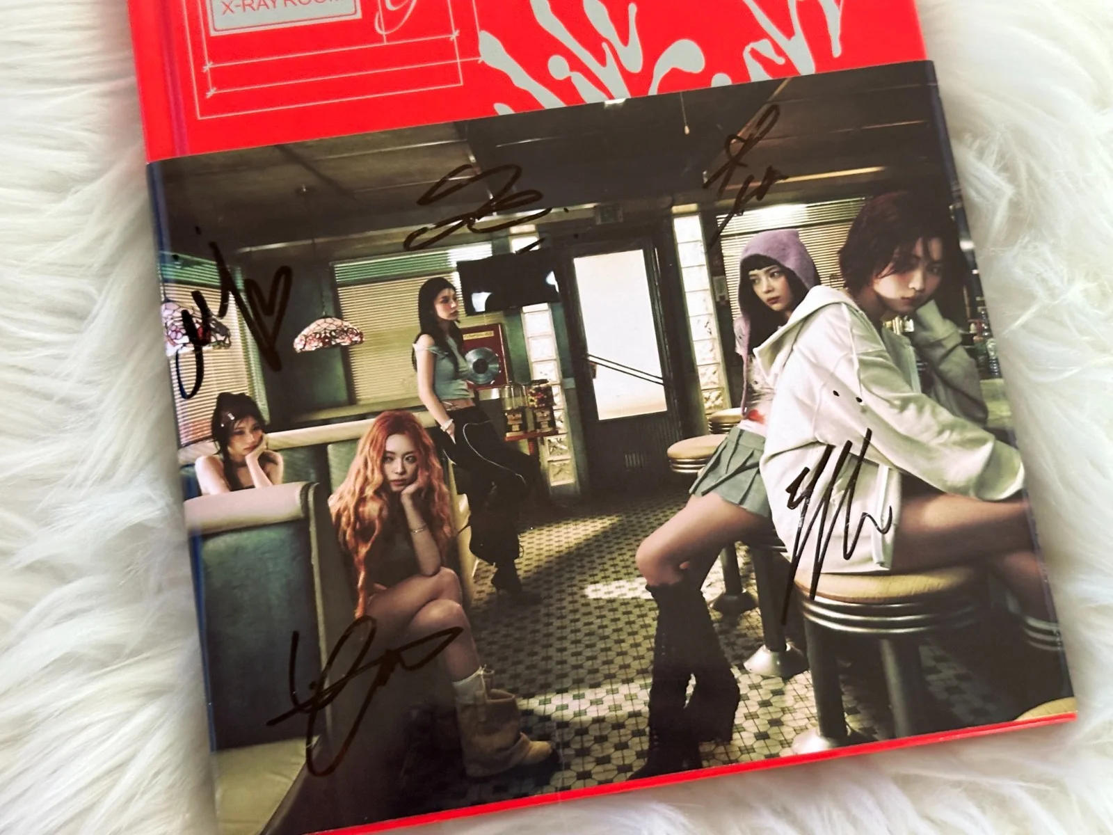 ITZY - ALL MEMBERS Autograph(Signed) PROMO ALBUM, image 2