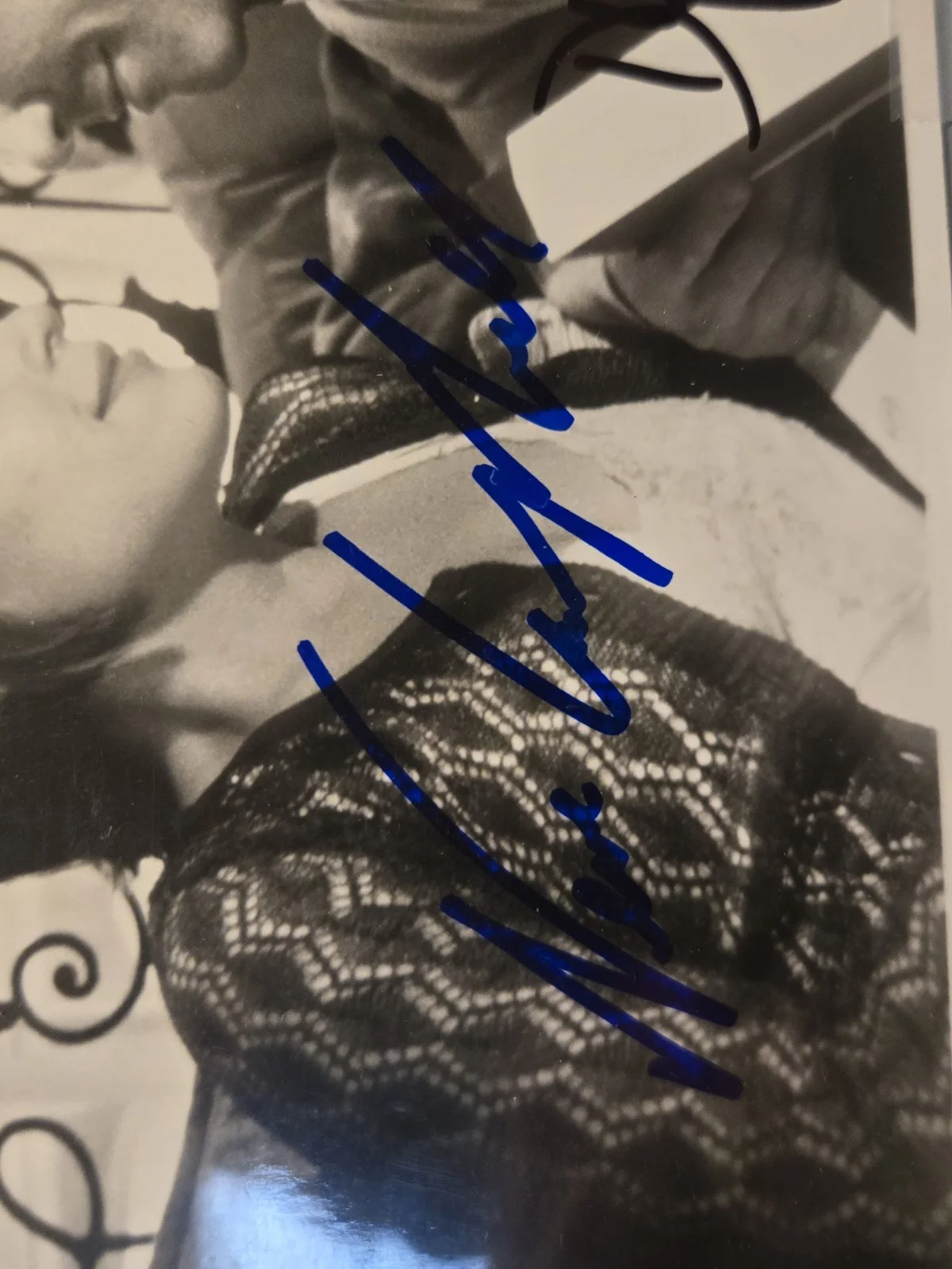 Neve Campbell, Dylan McDermott — Neve Campbell Three to Tango Cast Dual Signed Photo – Dylan McDermott -No COA, image 3