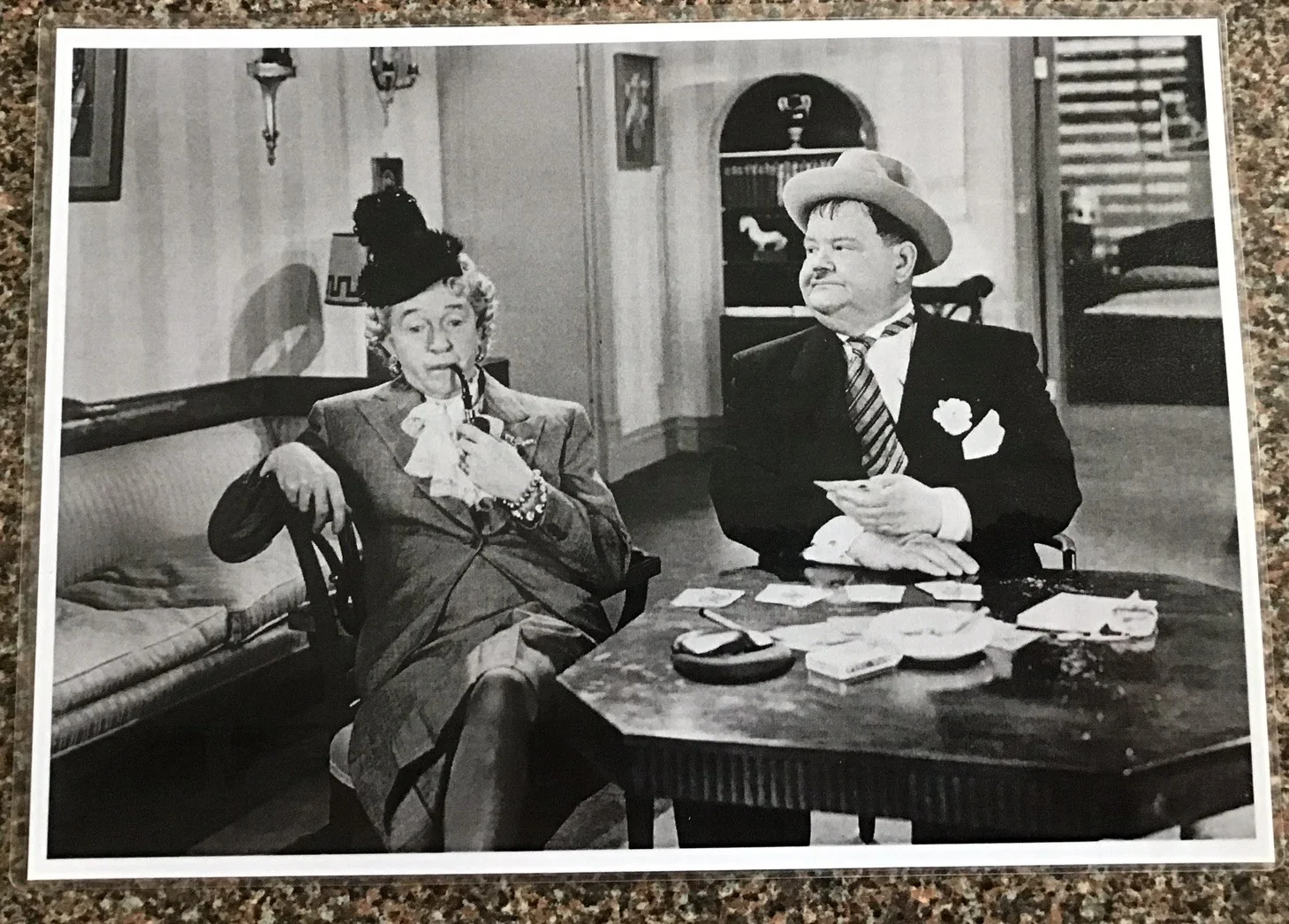 6 x Vintage LAUREL & HARDY Film Effect Laminated B/W Pictures- 30cm x 21.5cm, изображение 2