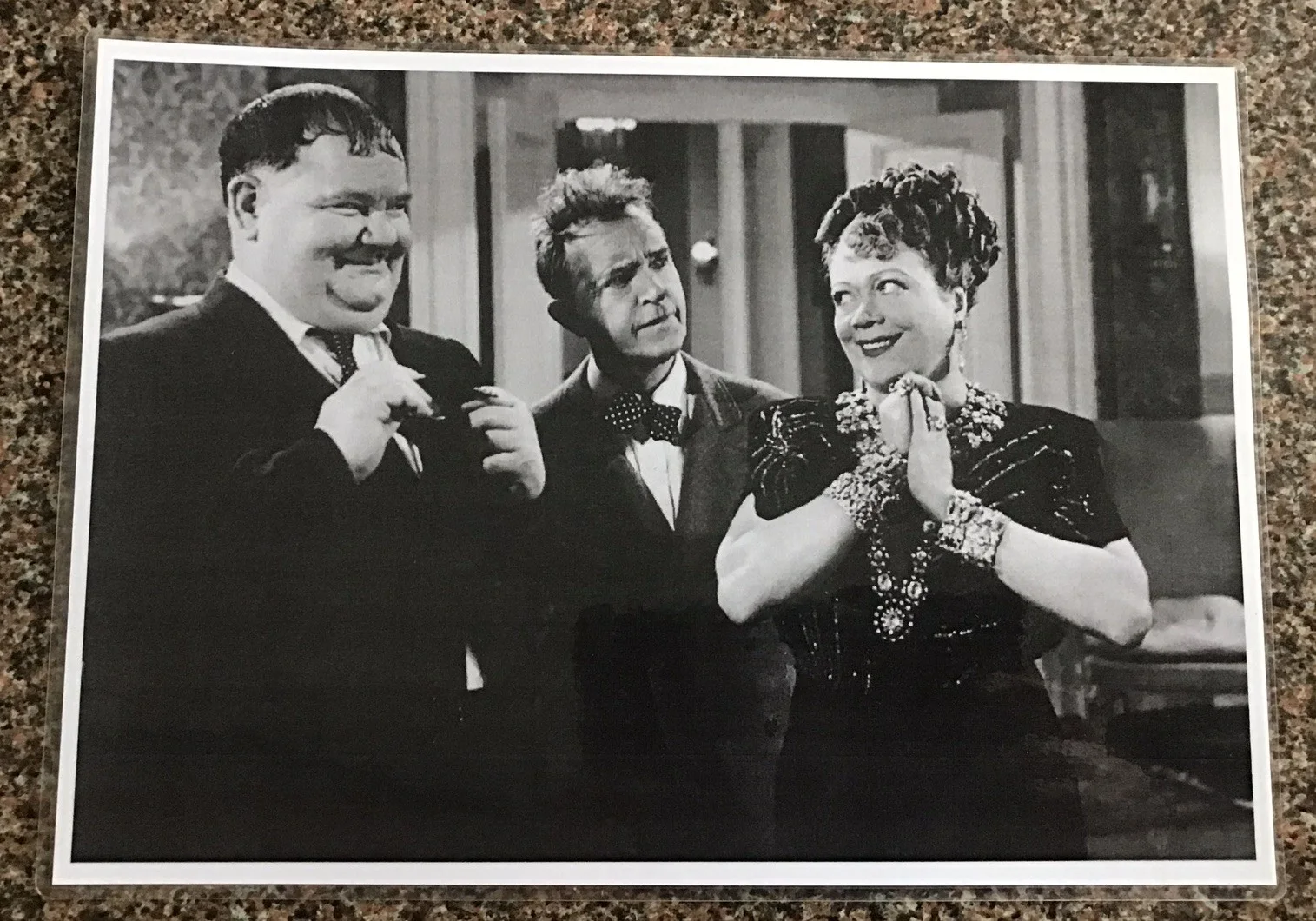 6 x Vintage LAUREL & HARDY Film Effect Laminated B/W Pictures- 30cm x 21.5cm, изображение 5