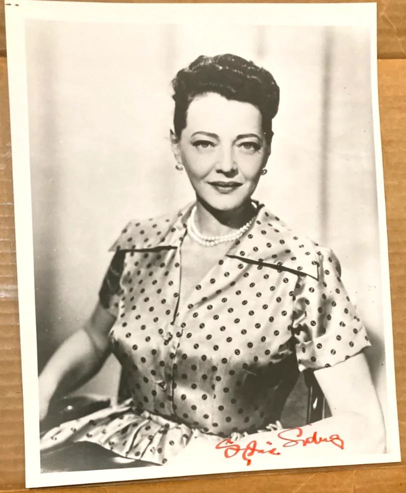 SYLVIA SIDNEY — SYLVIA SIDNEY ACTRESS SIGNED AUTOGRAPH B&W PHOTO 8X10 PHOTO