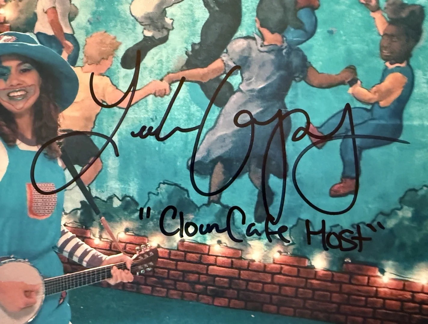 Leah Voysey — Leah Voysey signed Terrifier 2 Clown Cafe Host 8x10 Photo EXACT PROOF A, image 2