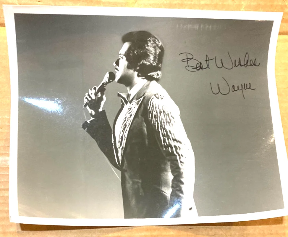WAYNE NEWTON — WAYNE NEWTON Signed 8x10 Autographed B&W Photo/CERT.