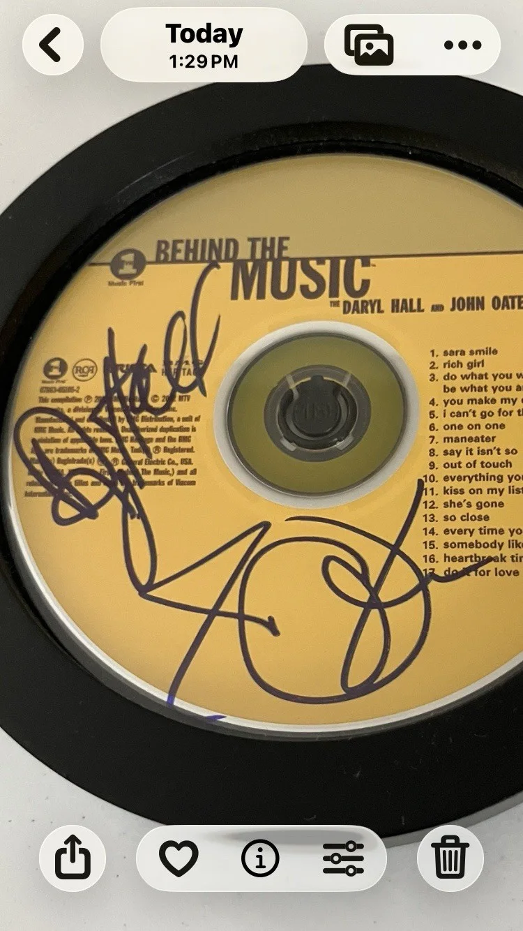 DARYL HALL AND JOHN OATES SIGNED/AUTOGRAPHED CD FRAMED WITH COA, image 2