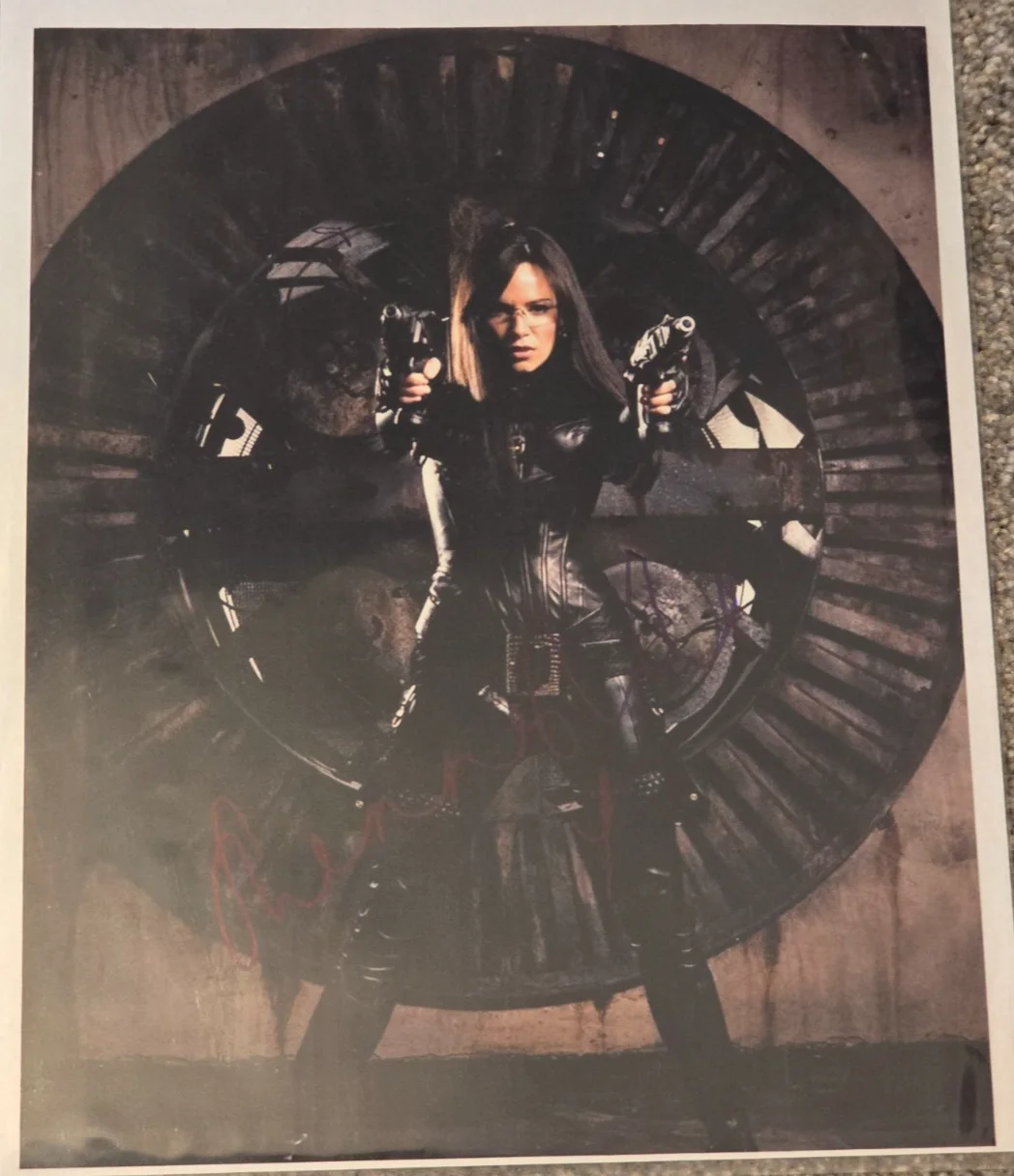 Sienna Miller — Sienna Miller "Layer Cake," "American Sniper," etc. AUTOGRAPH 8x10 Photo; RARE!