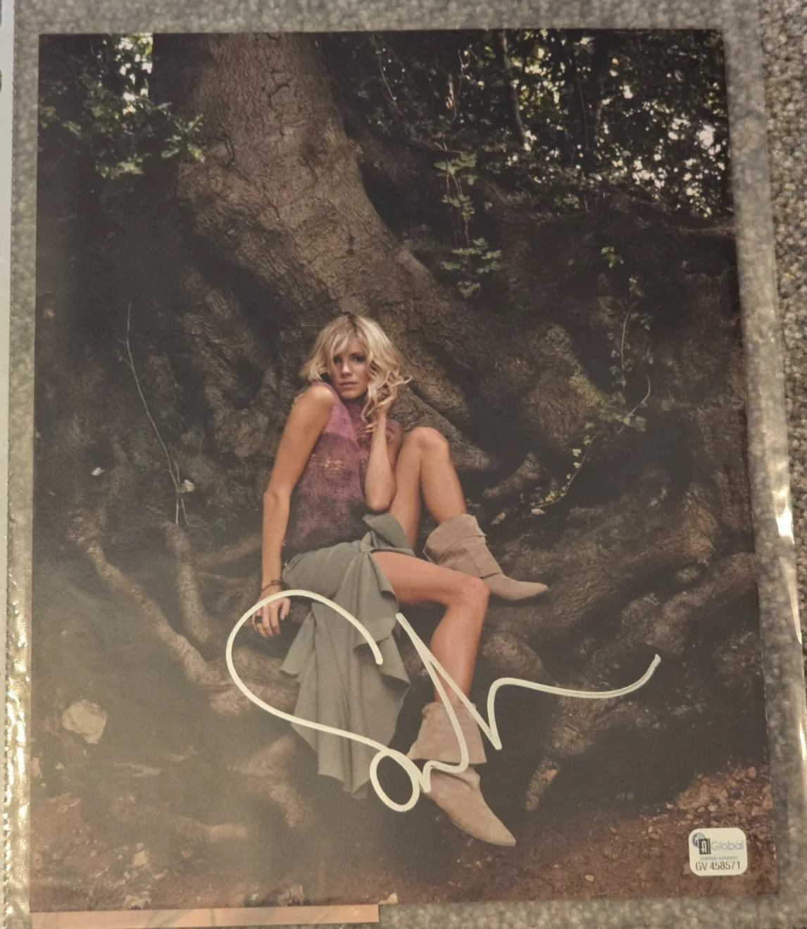 Sienna Miller — Sienna Miller "Layer Cake," "American Sniper," etc. AUTOGRAPH 8x10 Photo; w/COA!