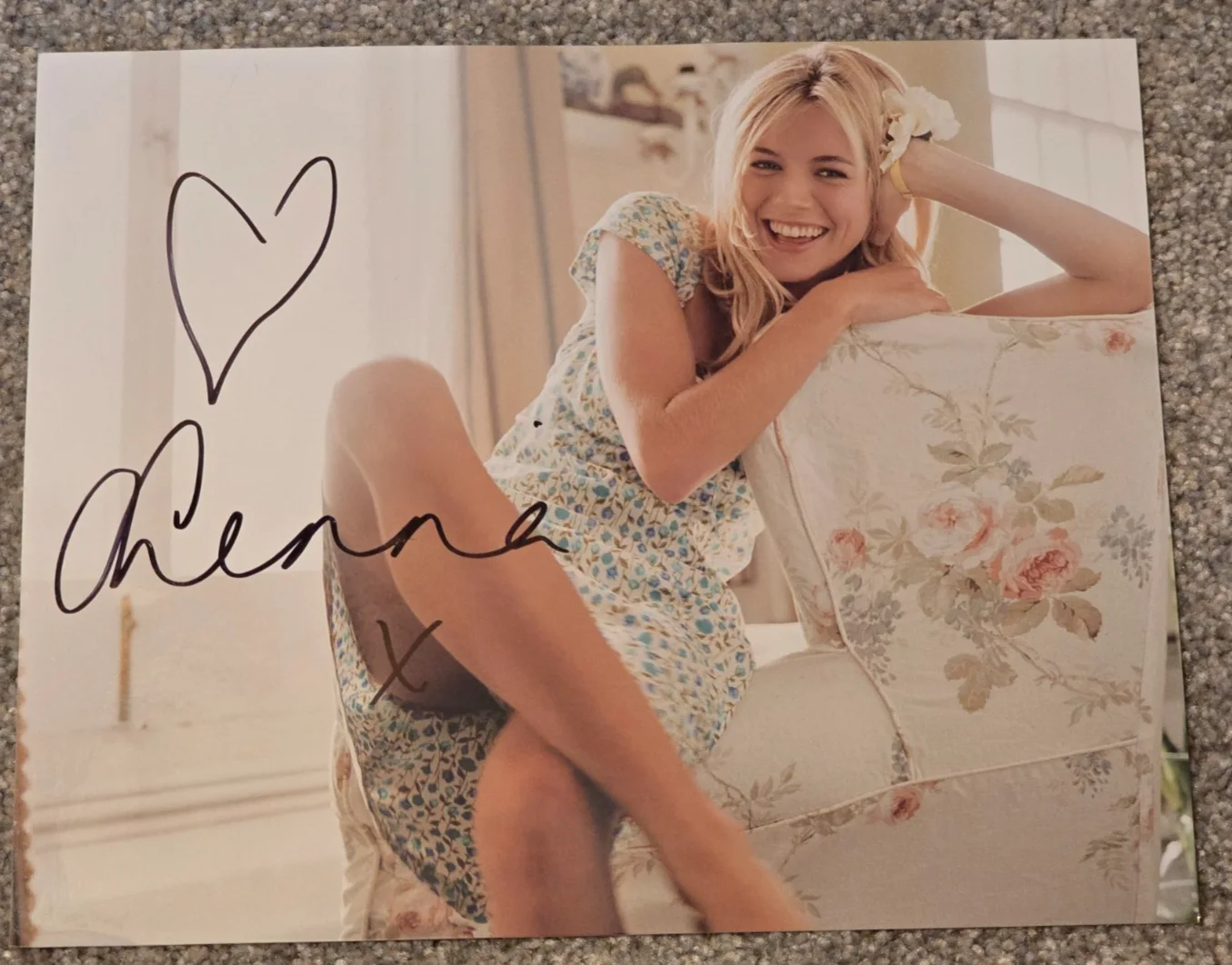 Sienna Miller — Sienna Miller "Layer Cake," "American Sniper," etc. AUTOGRAPH 8x10 Photo; RARE!