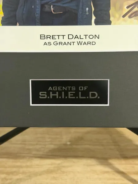 Brett Dalton — Brett Dalton Signed Agents of SHIELD 8x10 Photo, изображение 3