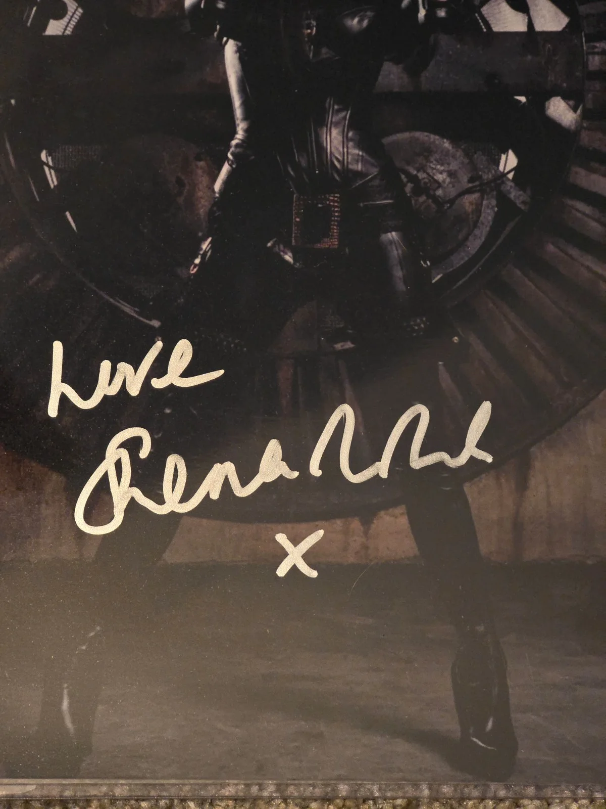 Sienna Miller — Sienna Miller "Layer Cake," "American Sniper," etc. AUTOGRAPH 8x10 Photo; w/COA!, изображение 2