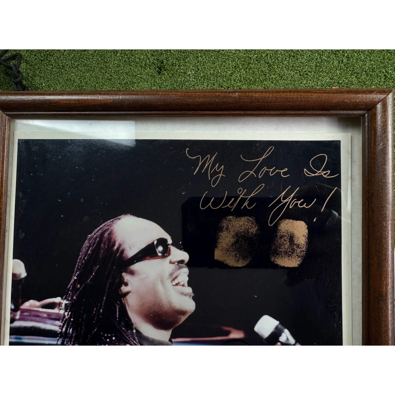 STEVIE WONDER SIGNED COLOR PHOTO WITH THUMBPRINT 8 x 10 ORIG PHOTOGRAPH, изображение 2